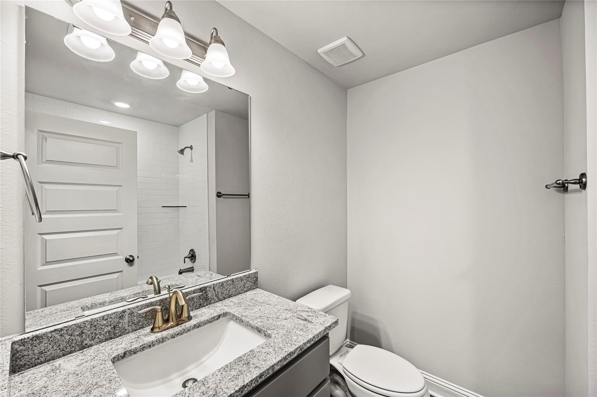4402 W Bayou Maison Circle, Dickinson, TX 77539