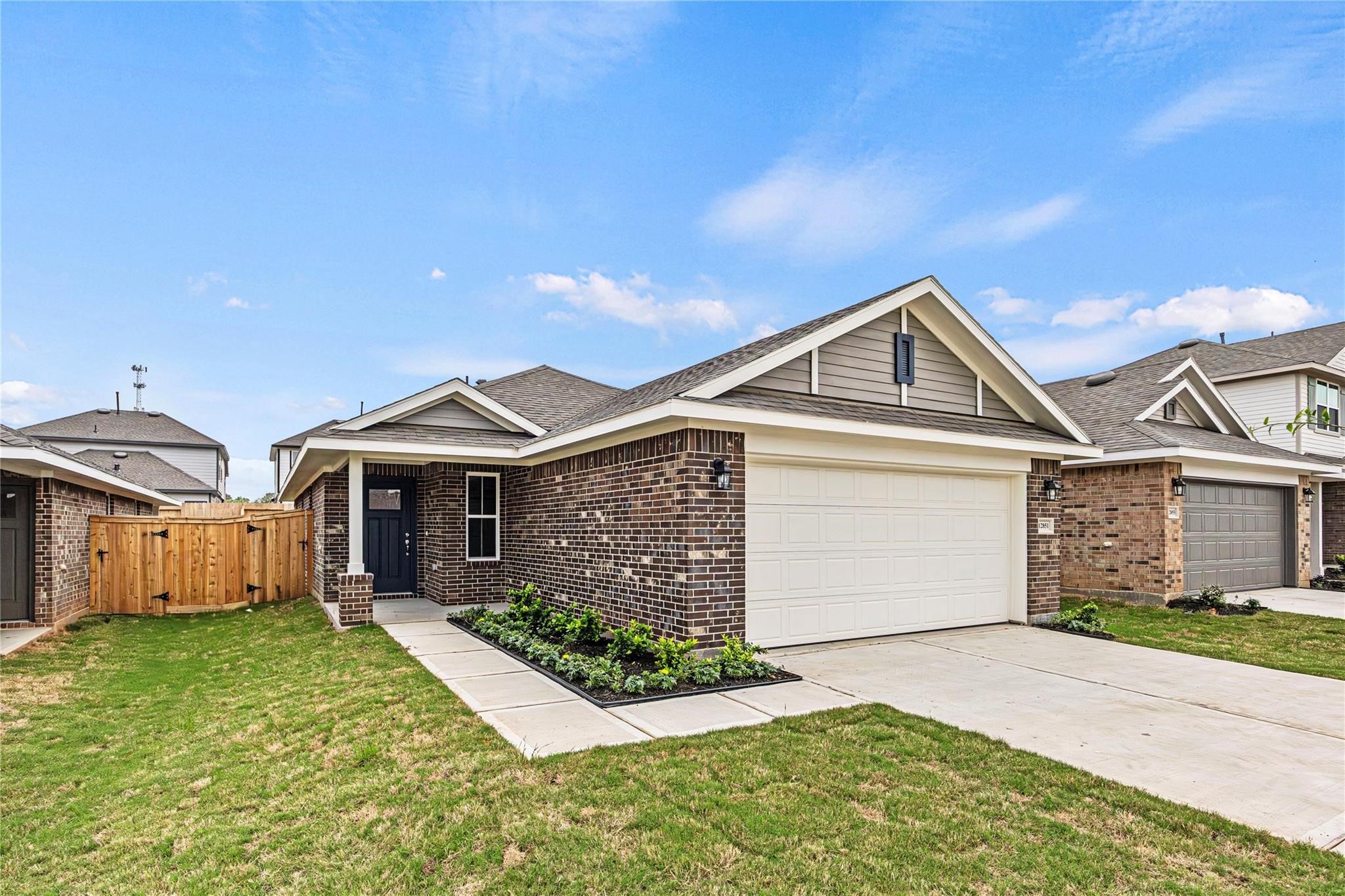 4402 W Bayou Maison Circle, Dickinson, TX 77539