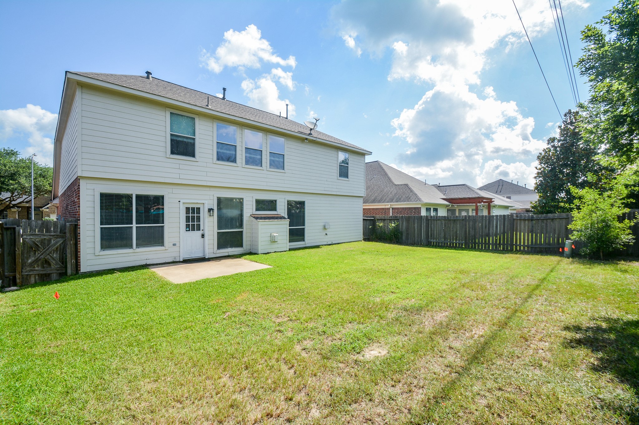 Spacious backyard!