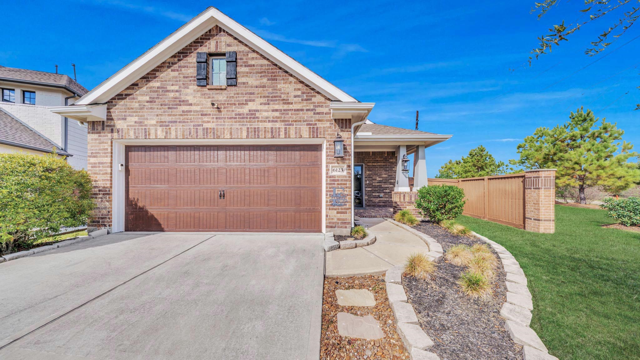 THE MIKE AND MIKE TEAM PRESENTS 6123 DOVETAIL CLIFF CT