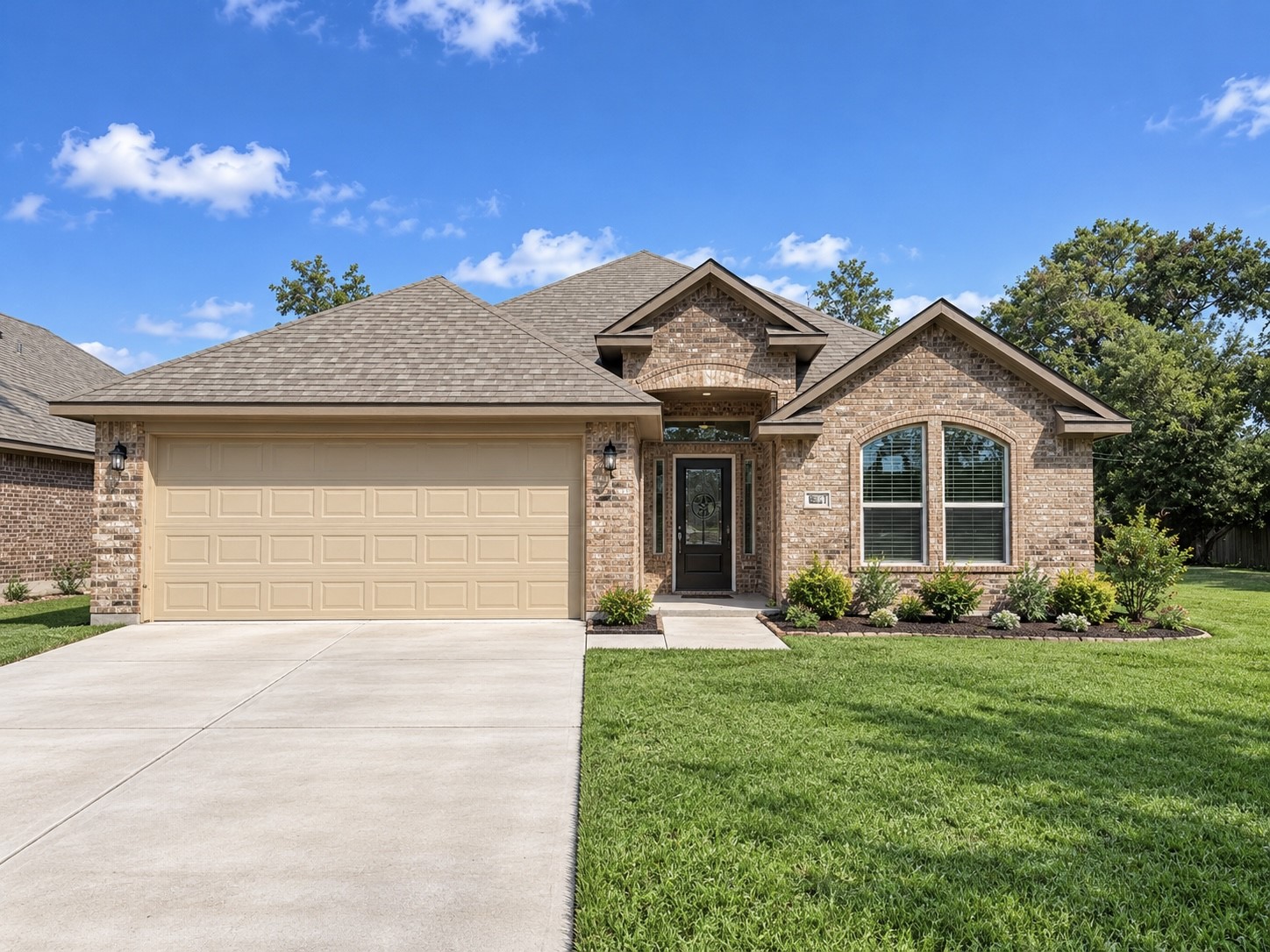 1047 S Anderson Street, Angleton, TX 77515 1047 S Anderson Street, Angleton, TX 77515