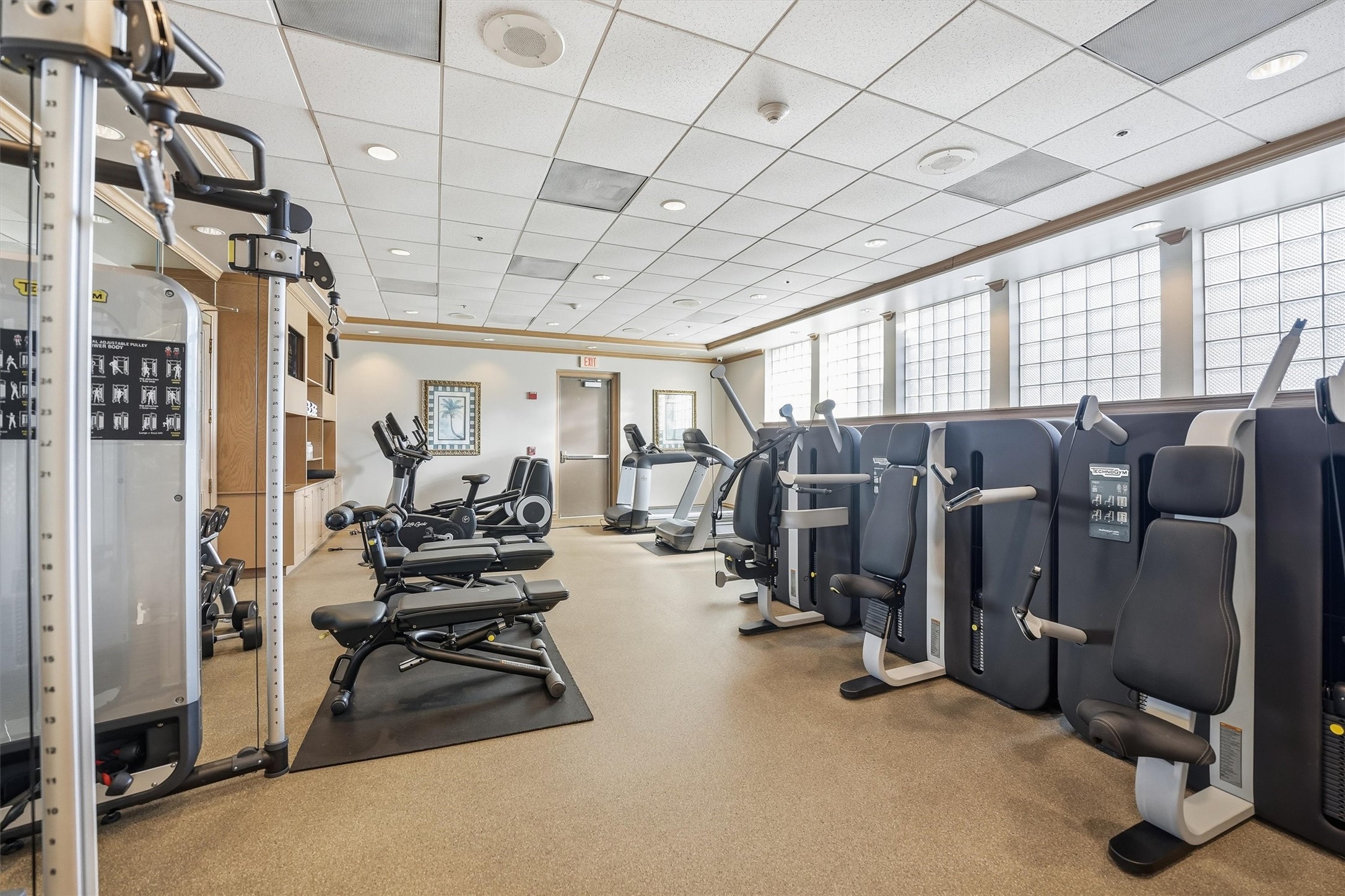 A fully equipped fitness center supports an active
lifestyle with modern equipment in a bright,
motivating environment.