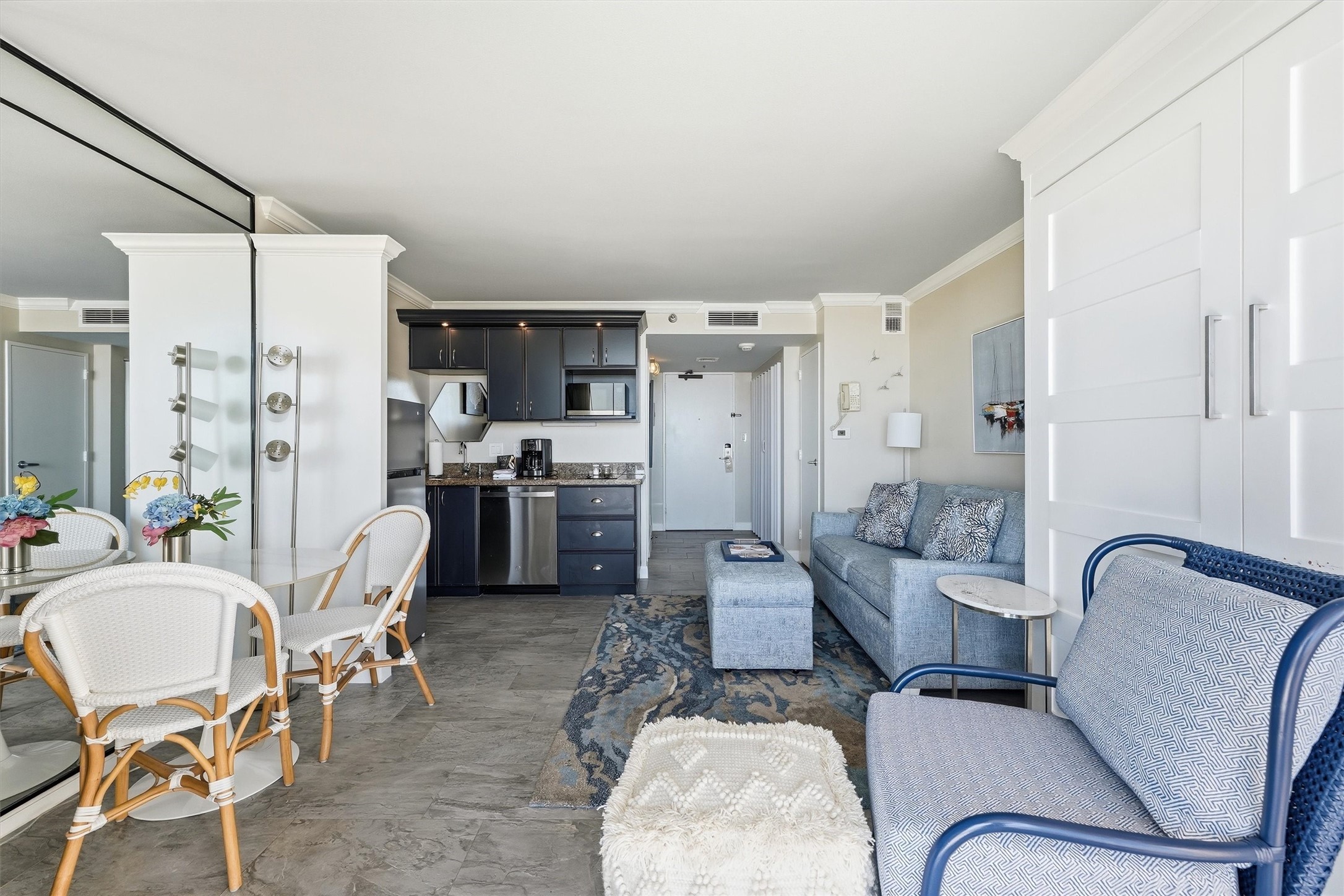 This open layout makes the most of the space, connecting the living, dining, and kitchen areas.