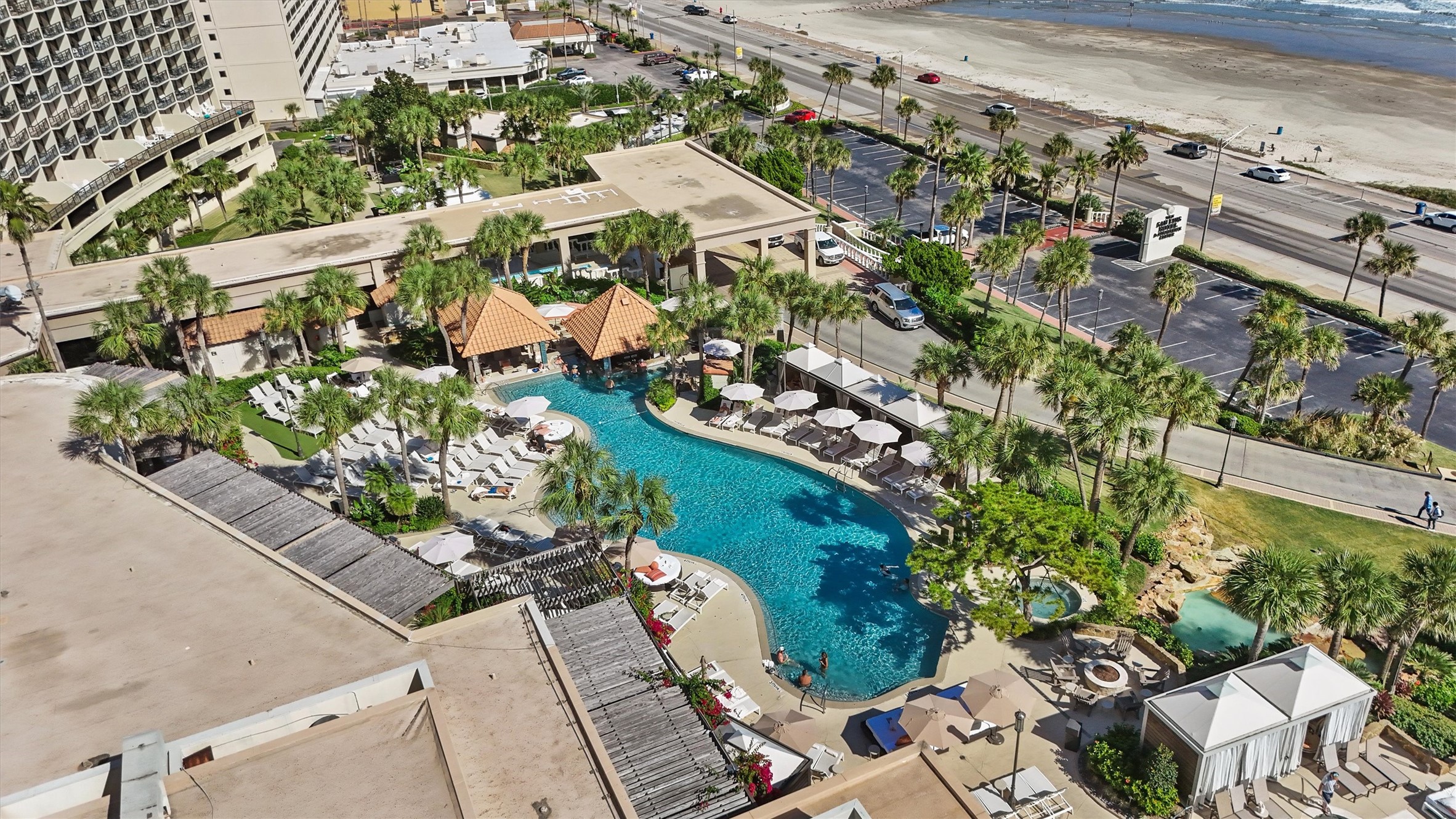 Expansive resort grounds offer multiple gathering
areas, walking paths, and outdoor spaces designed
for relaxation and enjoyment.