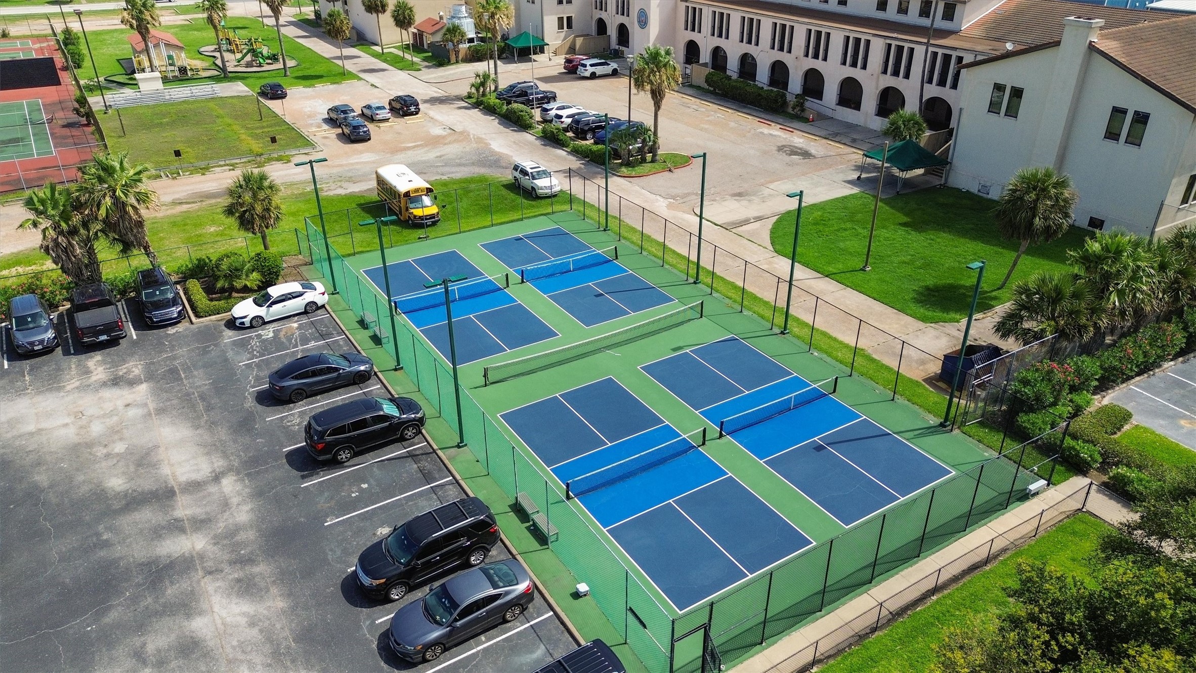 On-site tennis courts add to the impressive
amenity package, offering opportunities for
recreation and active living without leaving home.