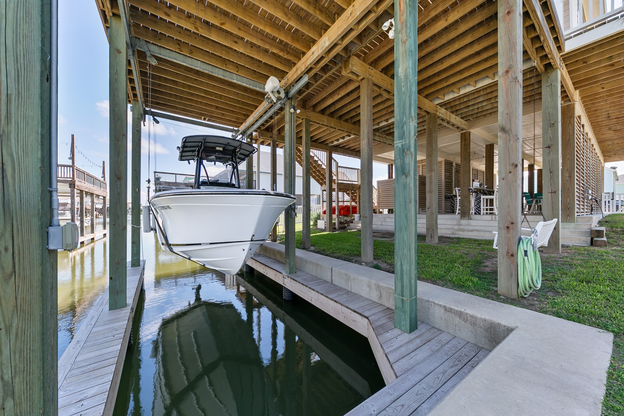 Boat Lift w/ Covered Deck