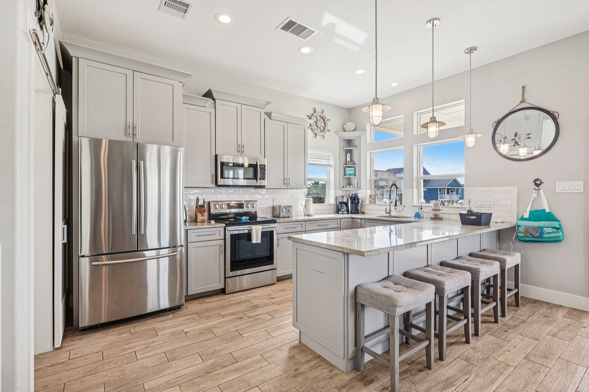 Lots of natural light leaving you
 with an open and bright feel.