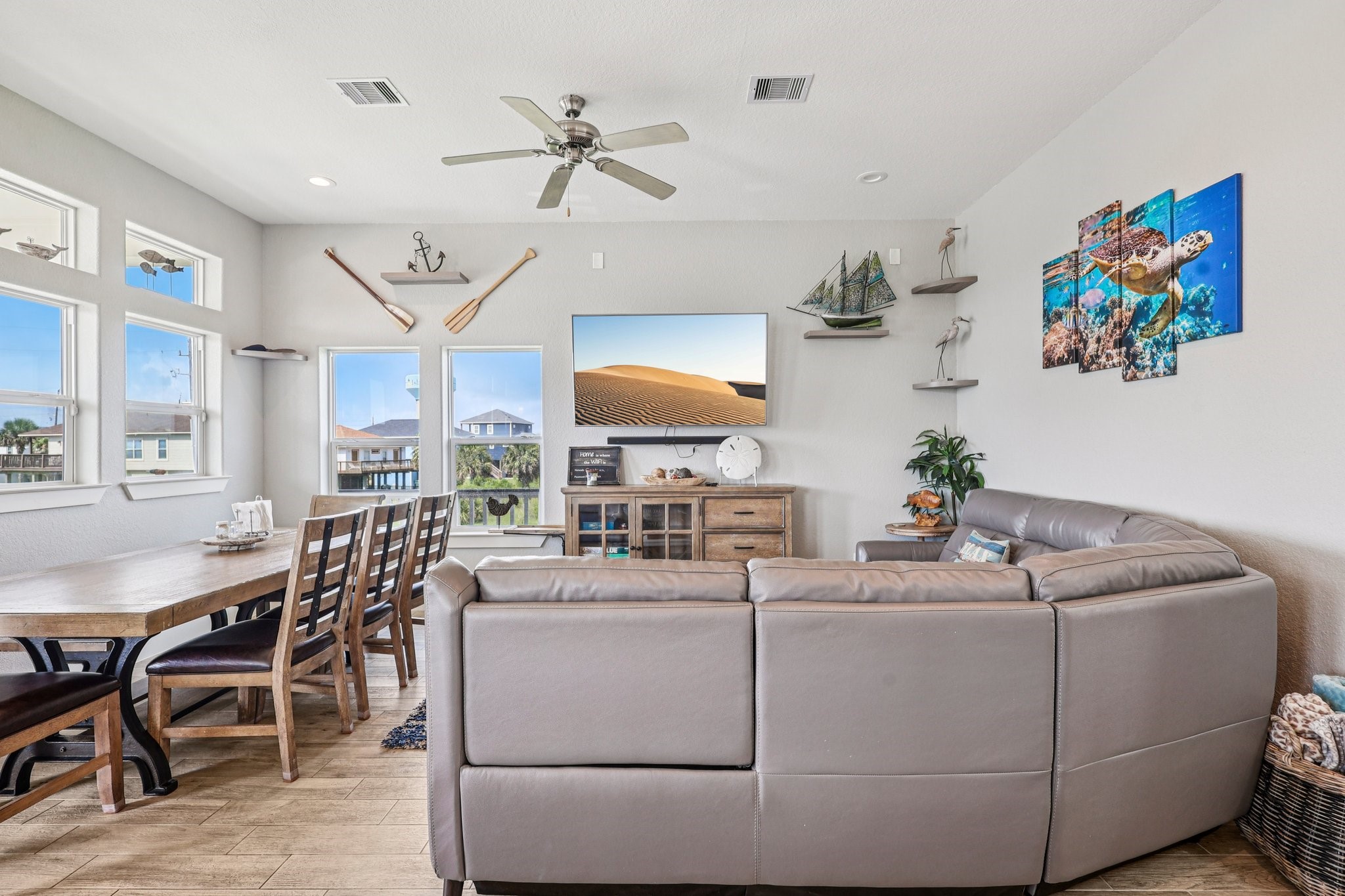 Lots of natural light leaving you
 with an open and bright feel.