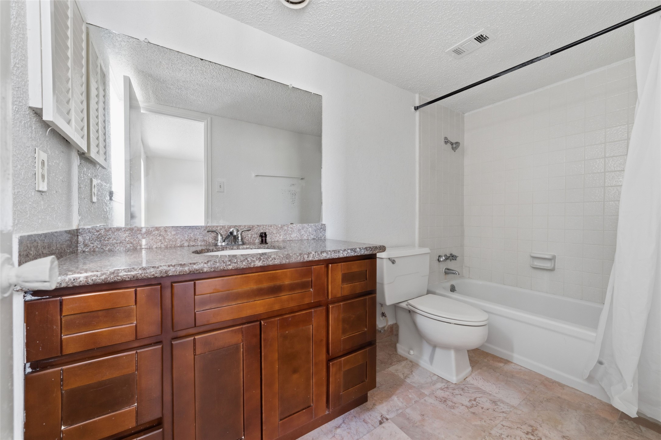 7700 Creekbend Drive, #70, Houston, TX 77071