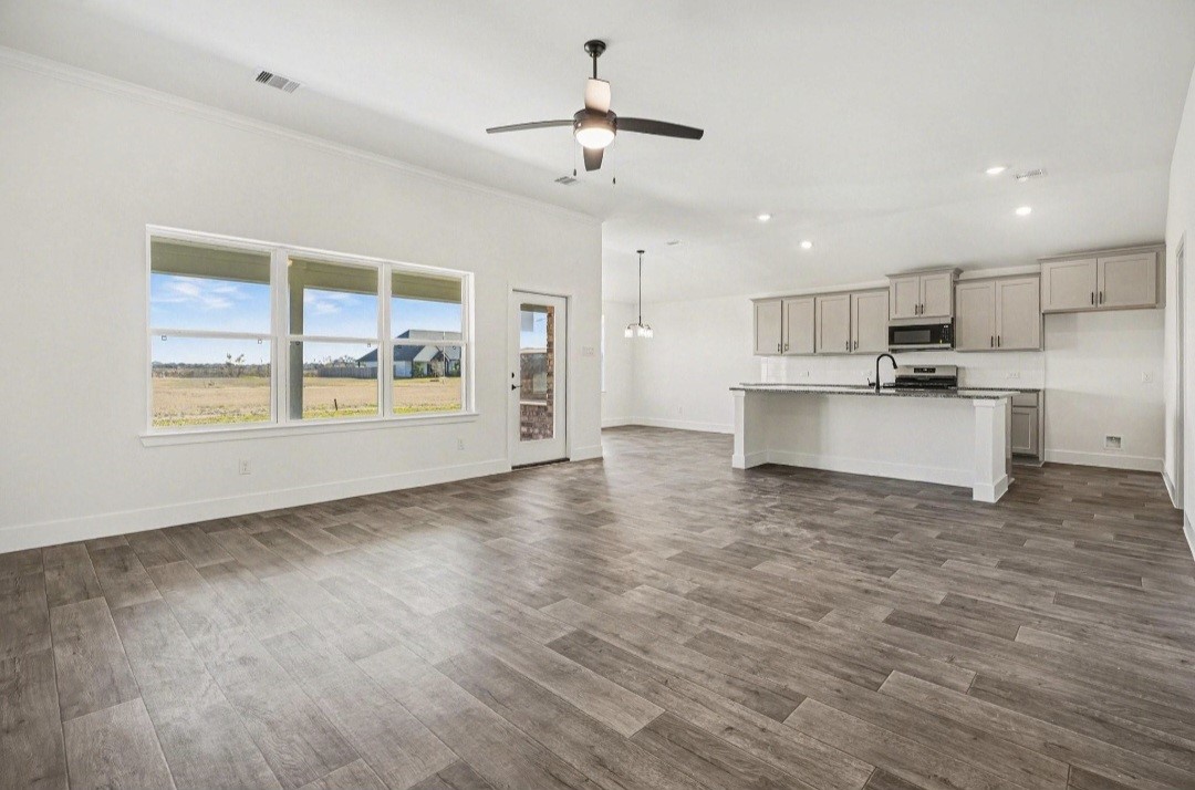 4206 Leslies Way, Dickinson, TX 77539