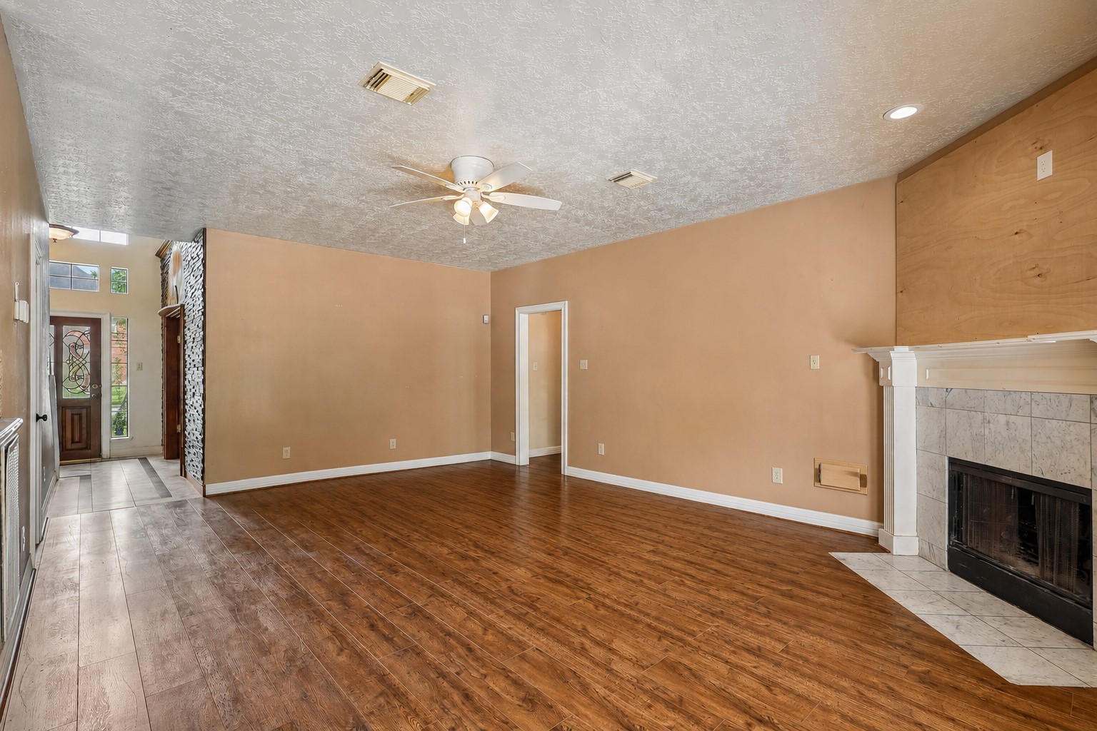 907 Remington Court, Friendswood, TX 77546