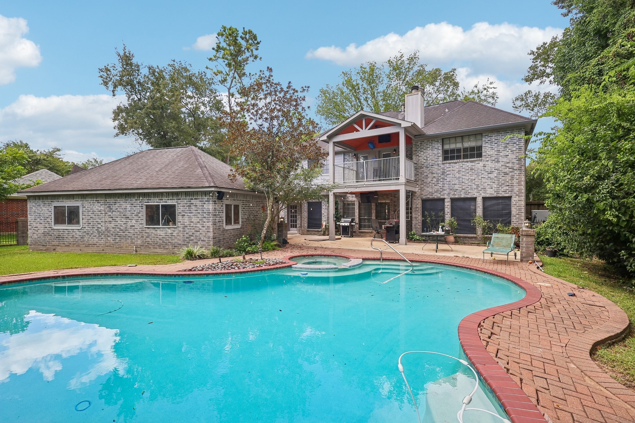 907 Remington Court, Friendswood, TX 77546