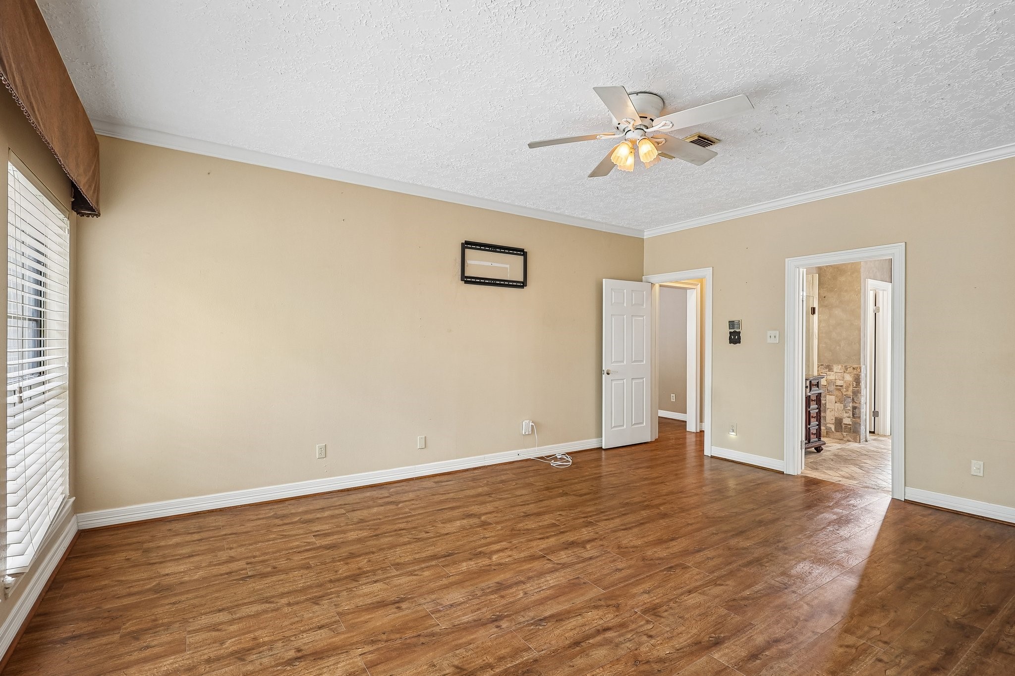 907 Remington Court, Friendswood, TX 77546