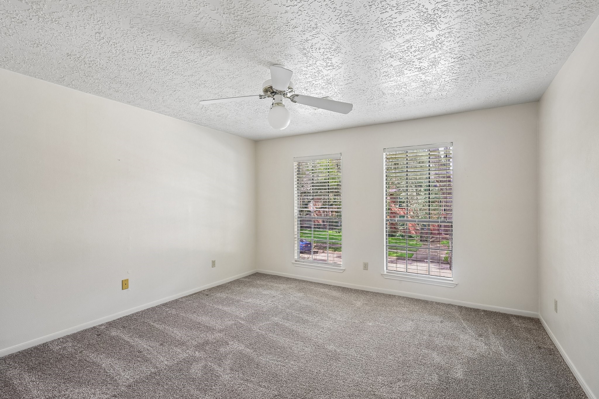 907 Remington Court, Friendswood, TX 77546