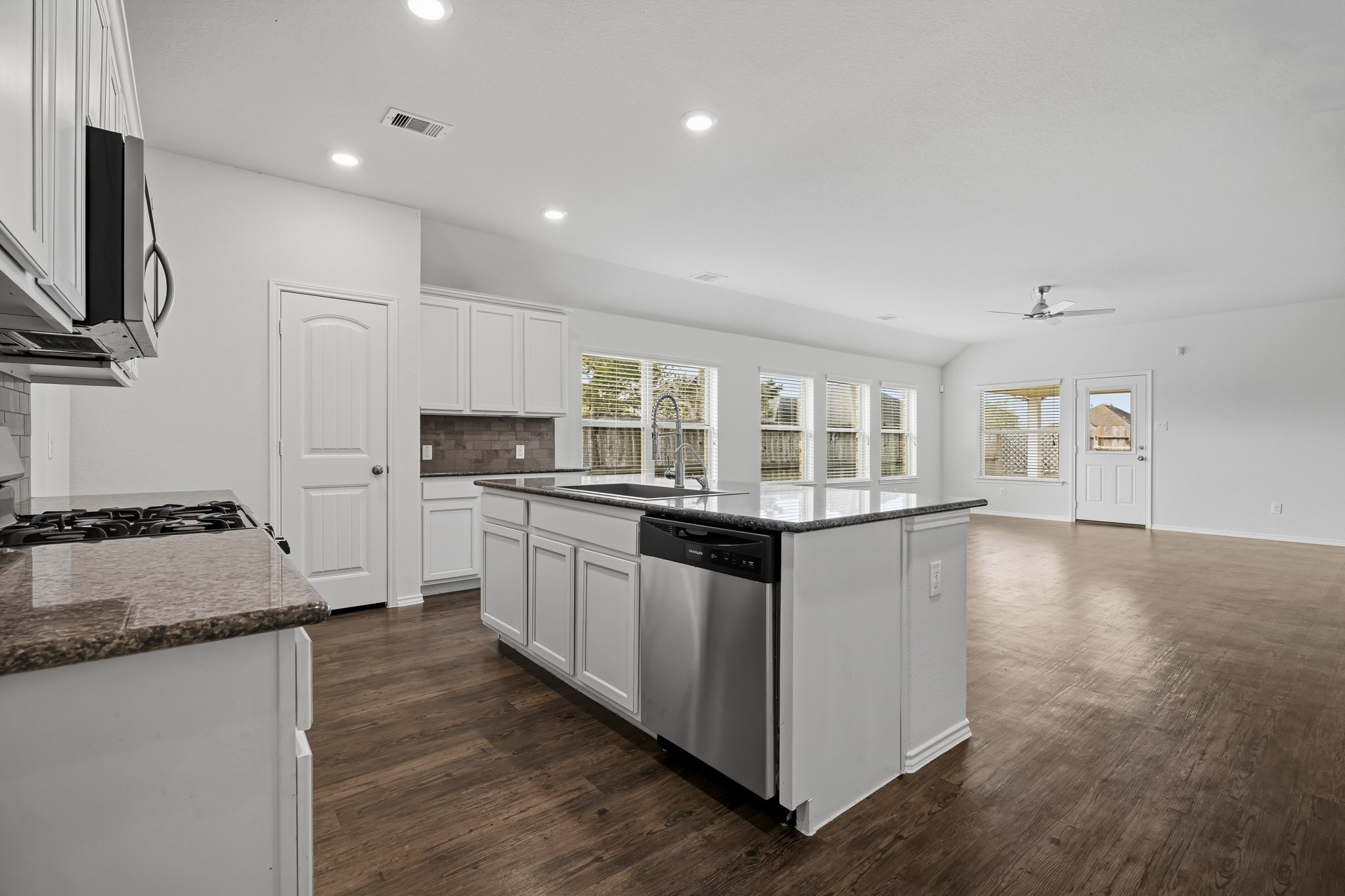 516 Fieldhaven Court, La Marque, TX 77568 516 Fieldhaven Court, La Marque, TX 77568