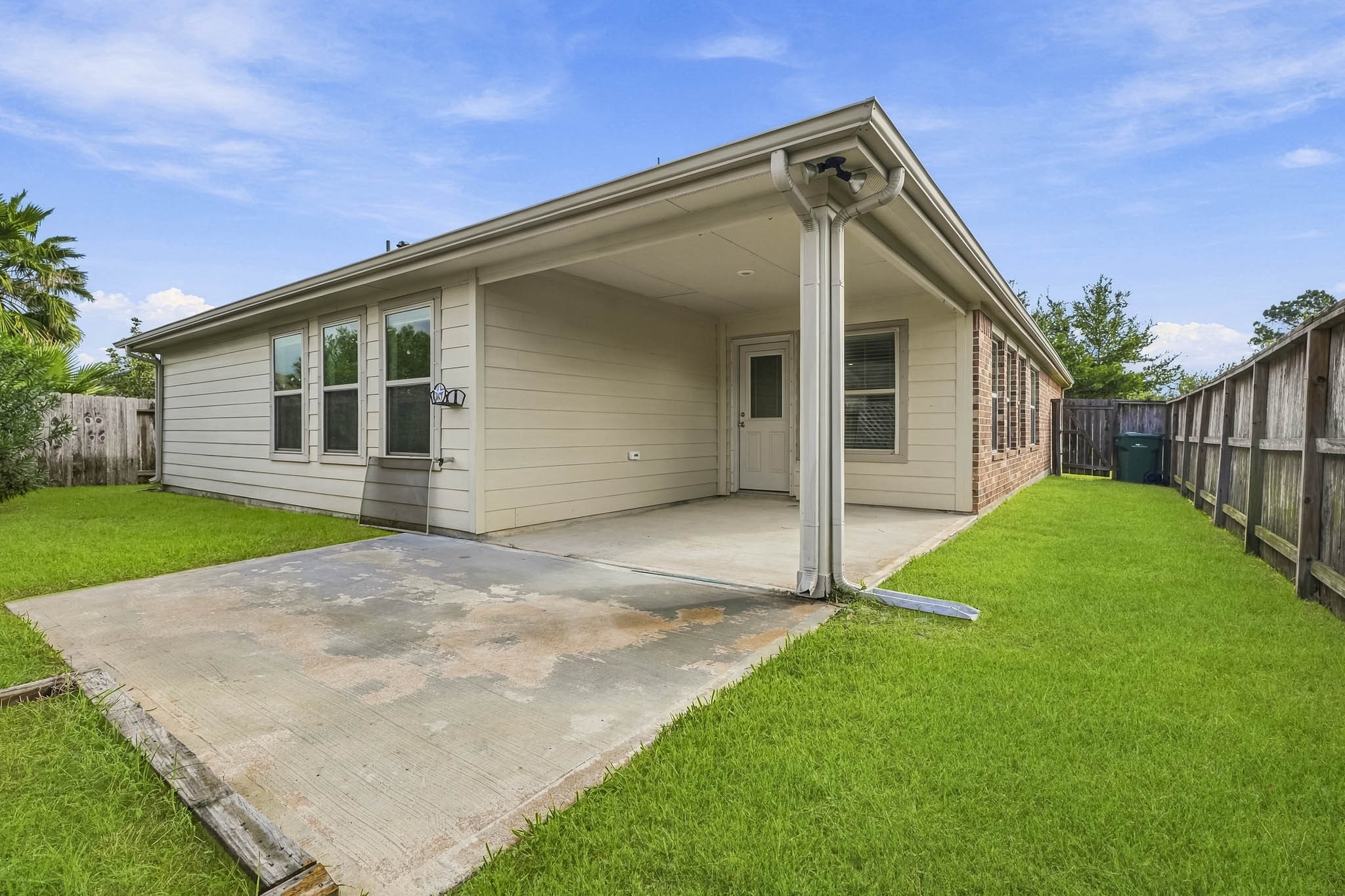 516 Fieldhaven Court, La Marque, TX 77568