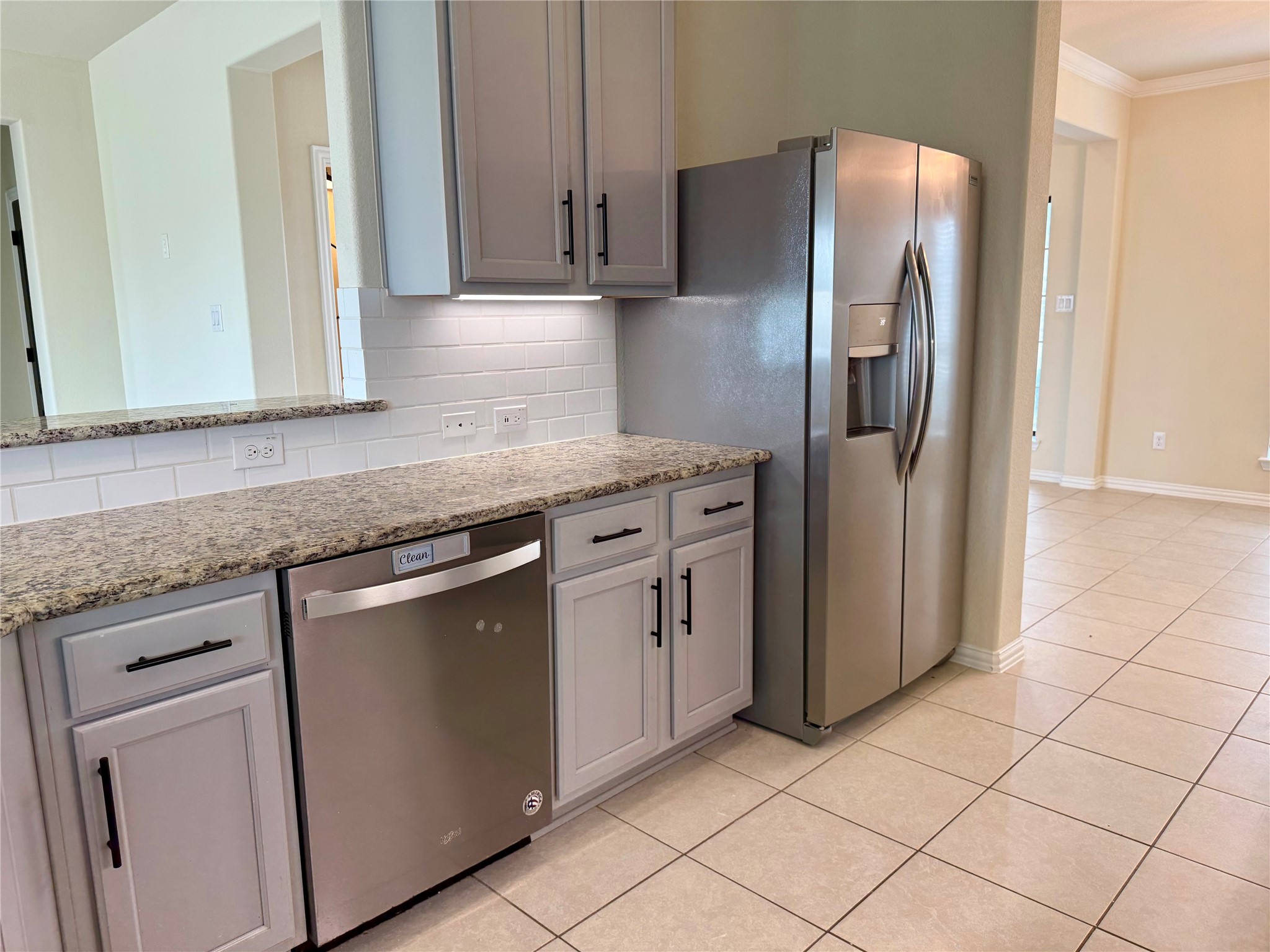 Dishwasher and Refrigerator included