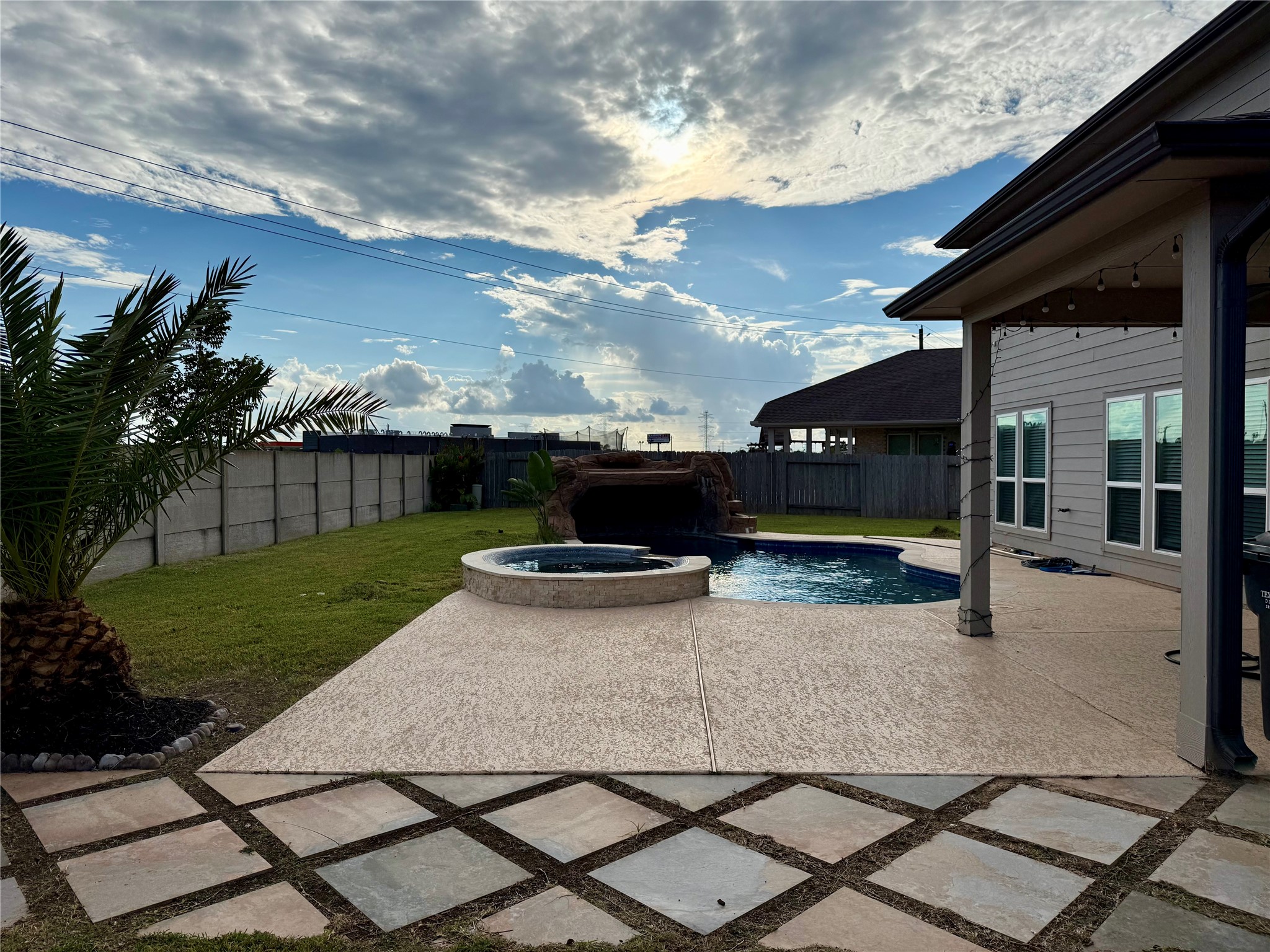 Beautifully landscaped. Beautifully landscaped.