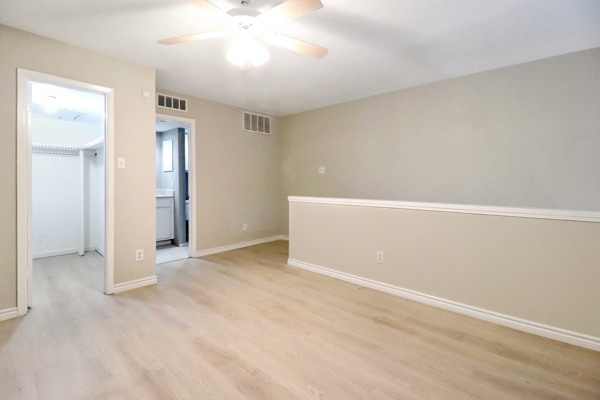 5929 Queensloch Drive, #127, Houston, TX 77096