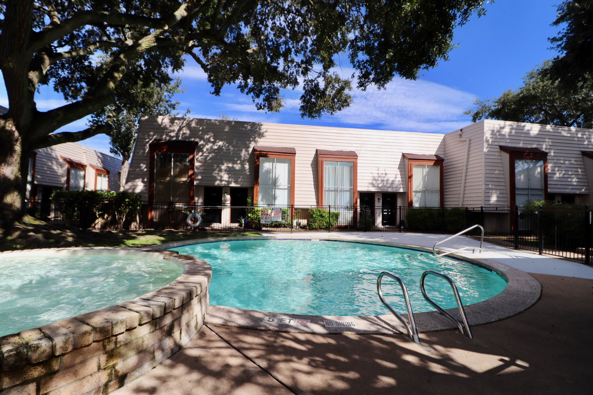 5929 Queensloch Drive, #127, Houston, TX 77096