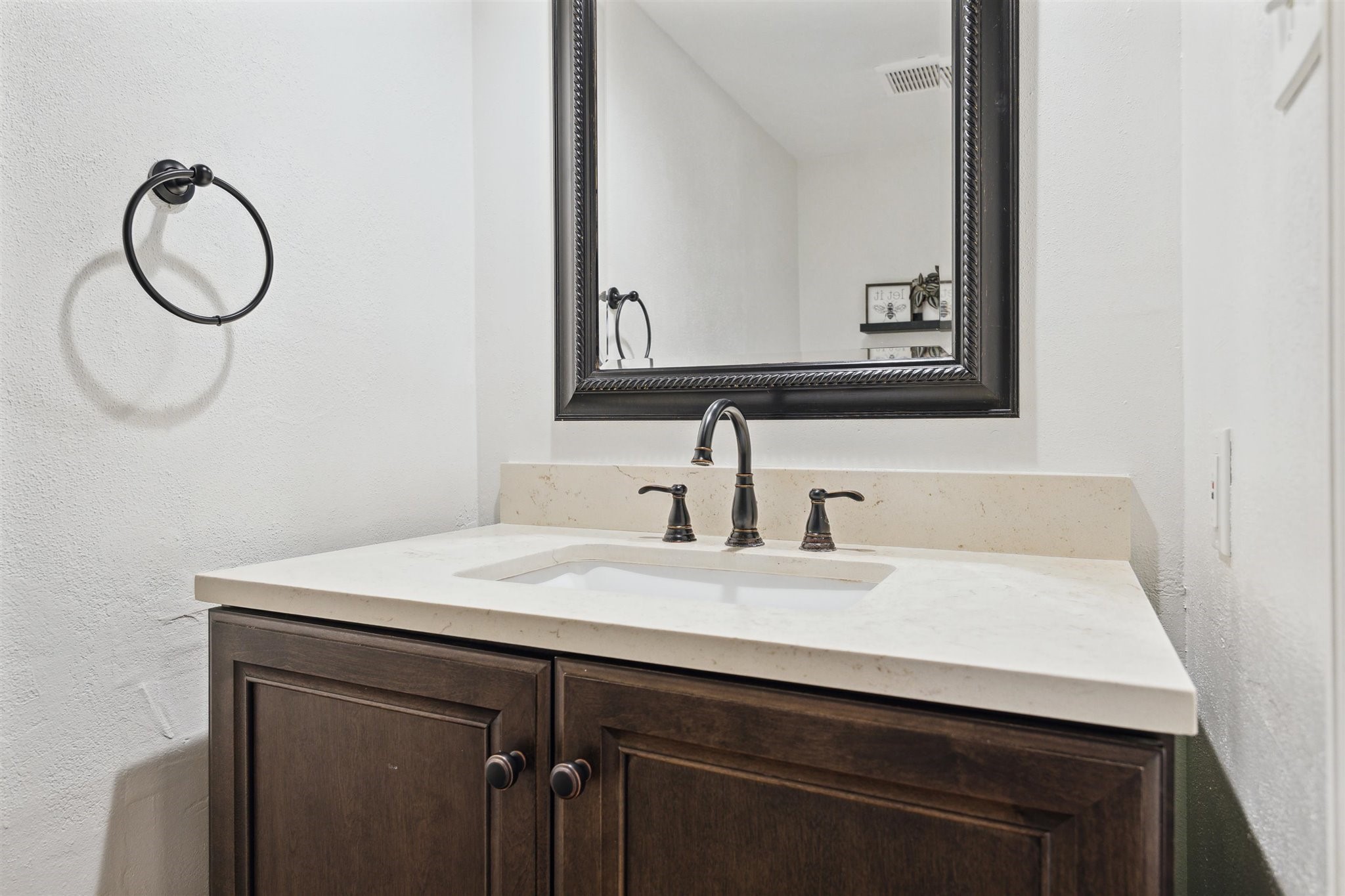 2074 Augusta Drive, #6/47, Houston, TX 77057 2074 Augusta Drive, #6/47, Houston, TX 77057