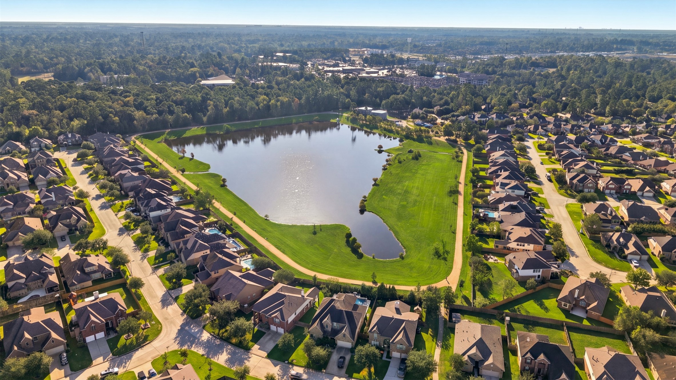 Charming neighborhood with well-maintained homes surrounding a serene lake, offering picturesque views and a peaceful atmosphere.
