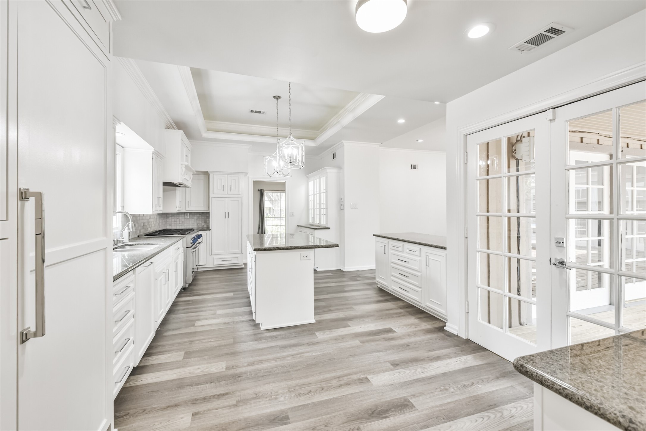 KITCHEN/BREAKFAST KITCHEN/BREAKFAST