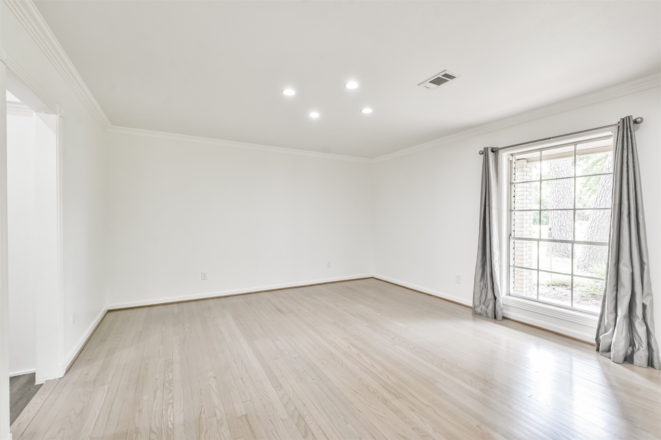 FORMAL DINING FORMAL DINING