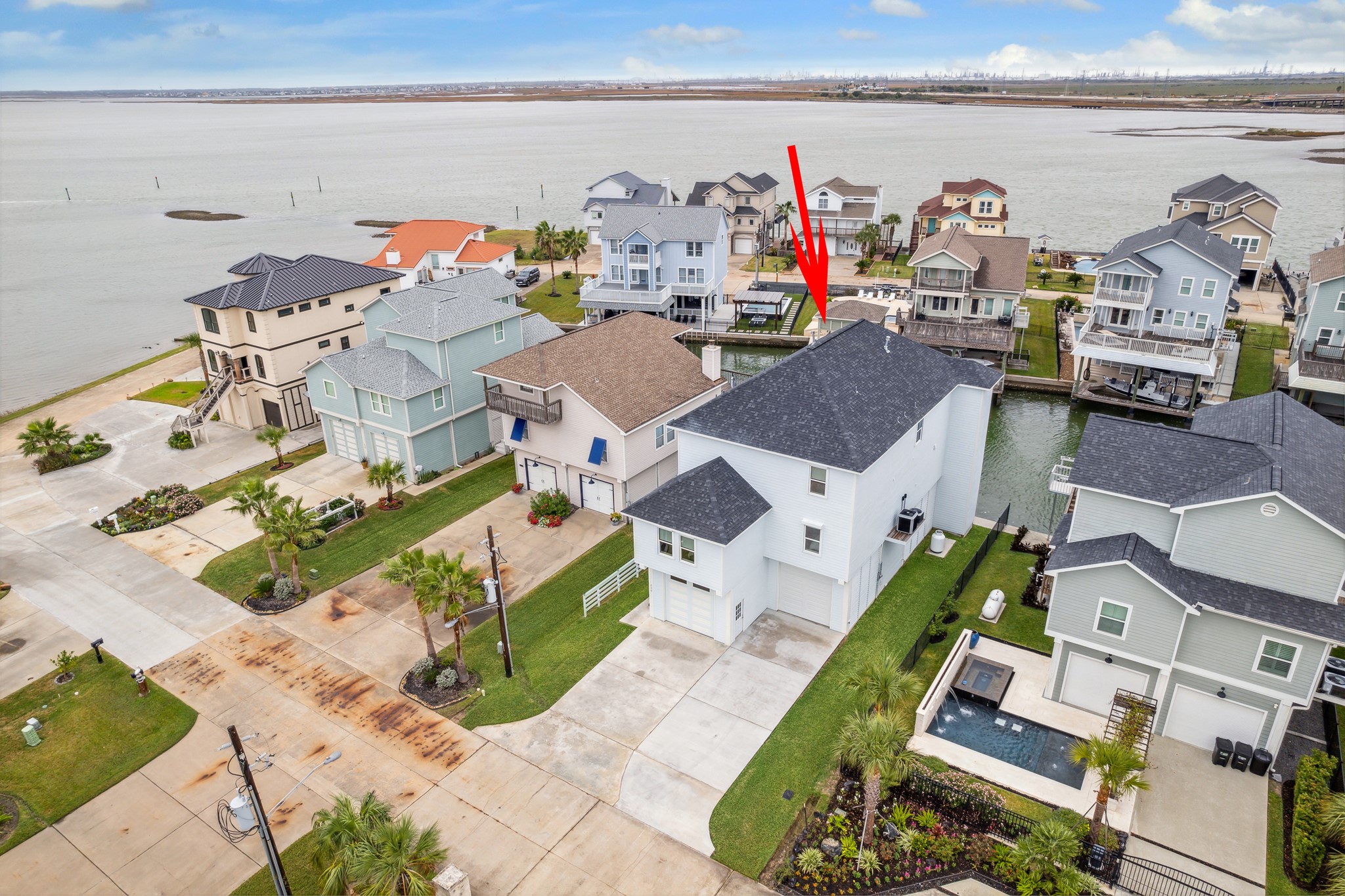 430 Amanda Circle, Tiki Island, TX 77554