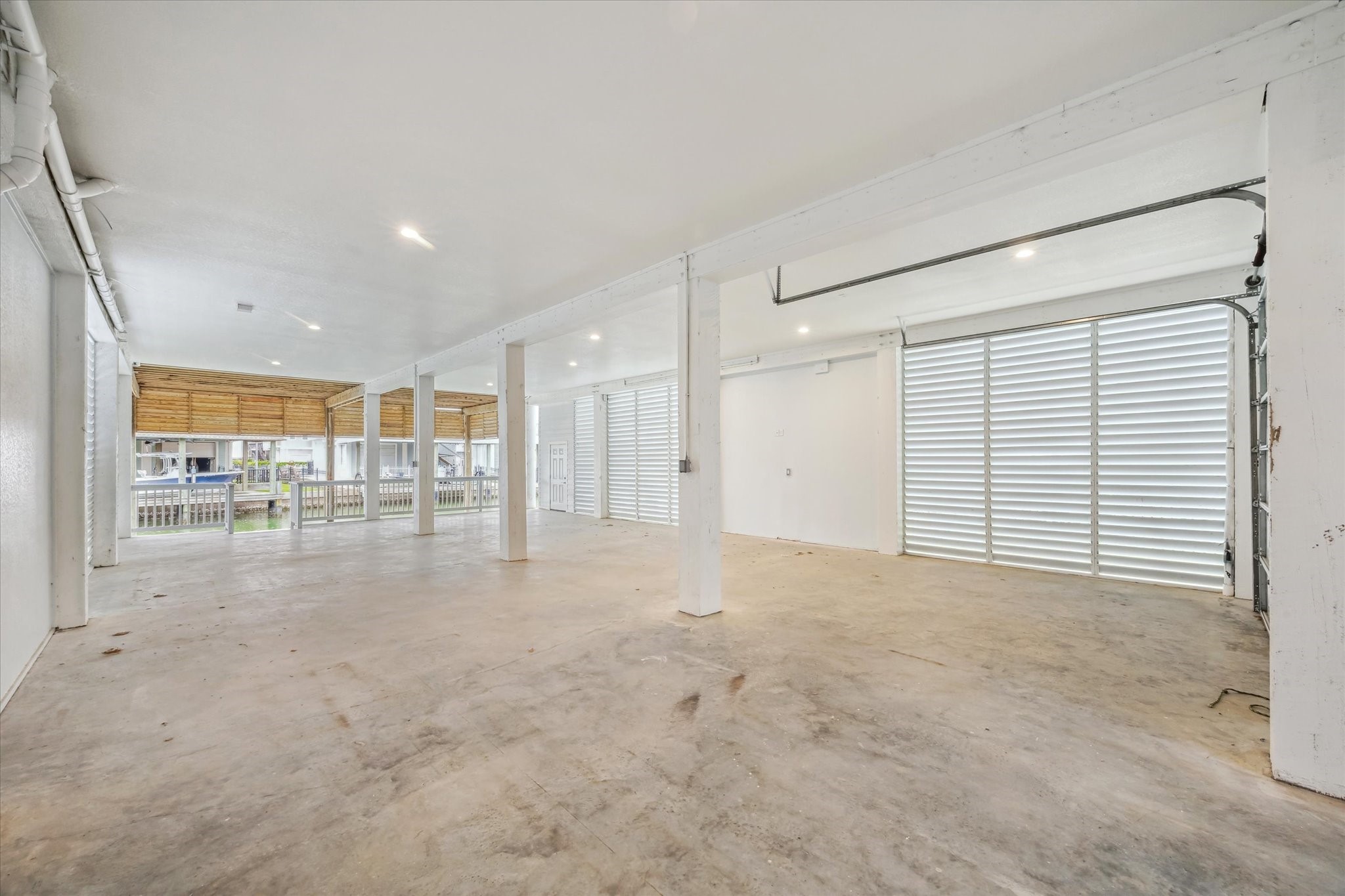 430 Amanda Circle, Tiki Island, TX 77554