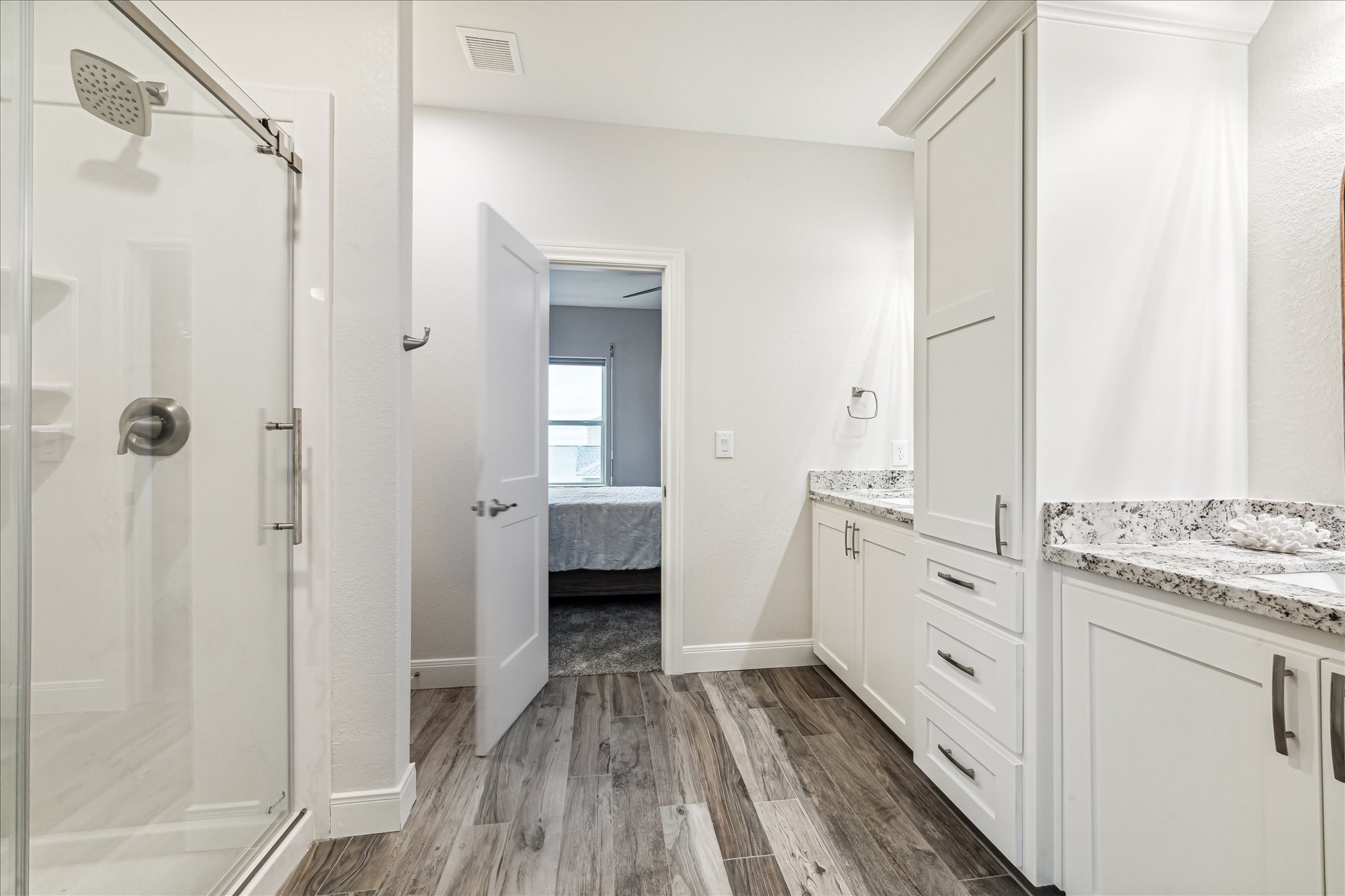 430 Amanda Circle, Tiki Island, TX 77554