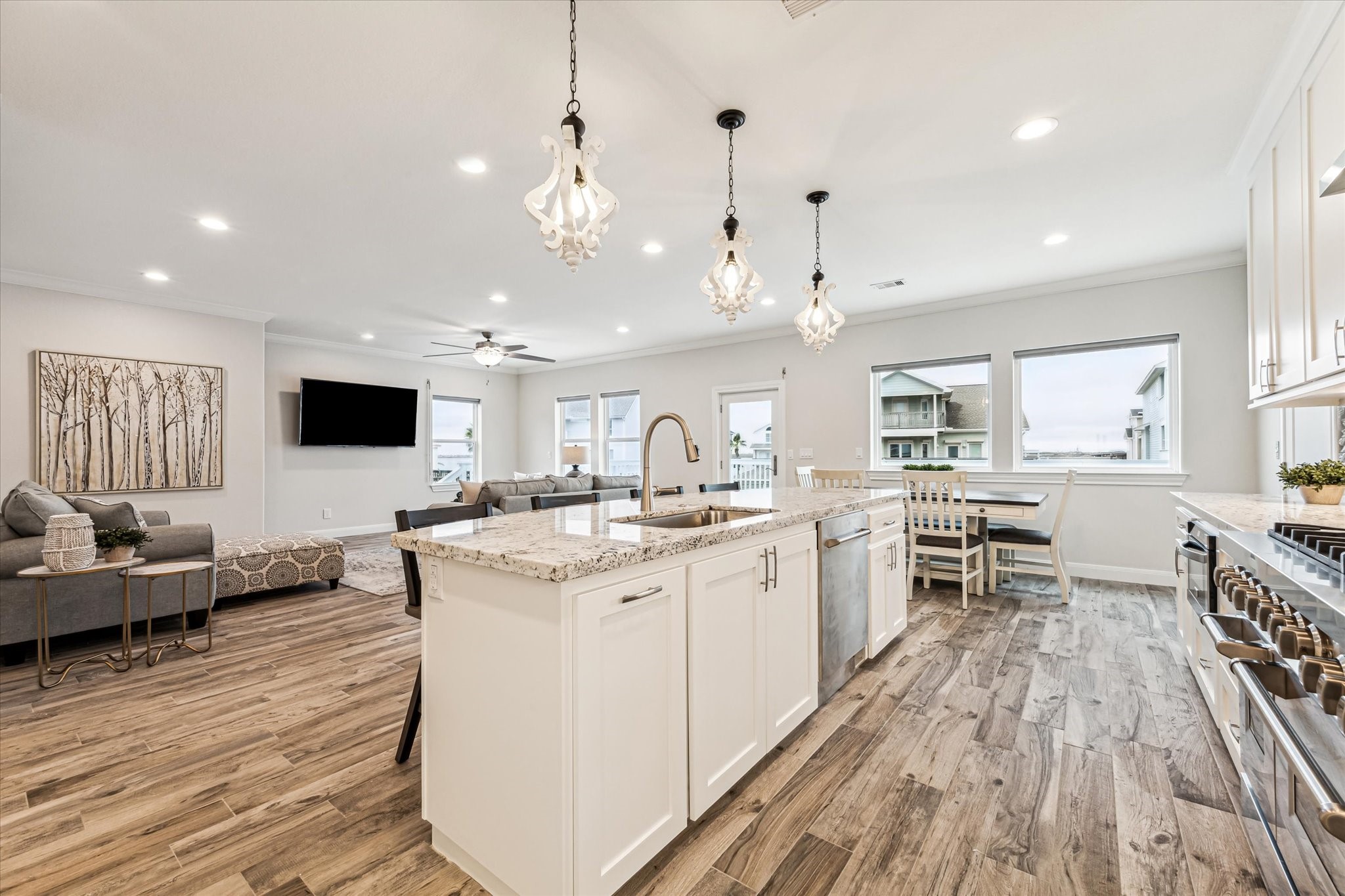 430 Amanda Circle, Tiki Island, TX 77554