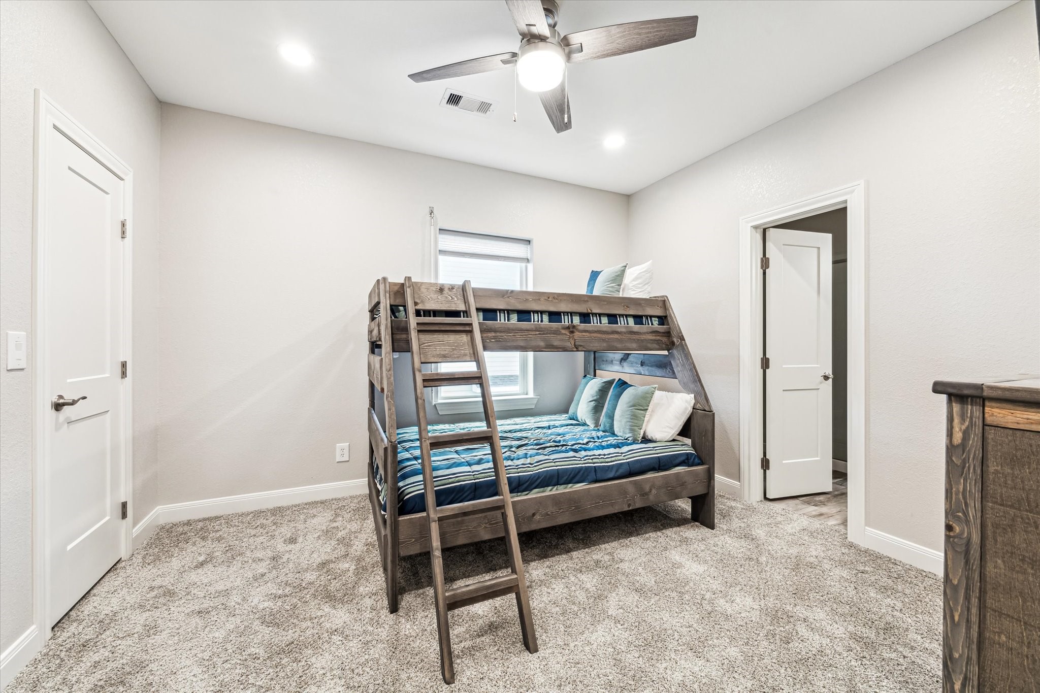 430 Amanda Circle, Tiki Island, TX 77554