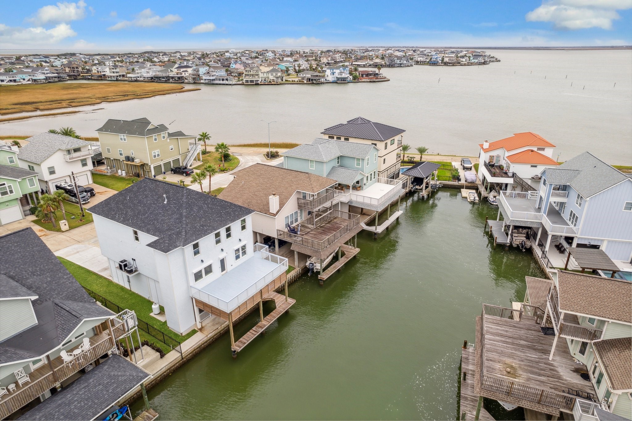 430 Amanda Circle, Tiki Island, TX 77554