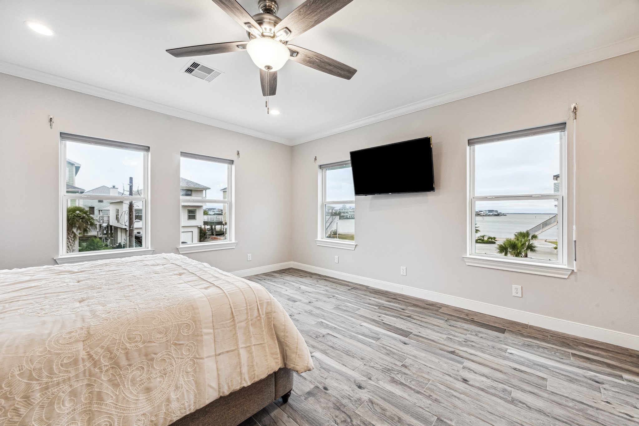430 Amanda Circle, Tiki Island, TX 77554