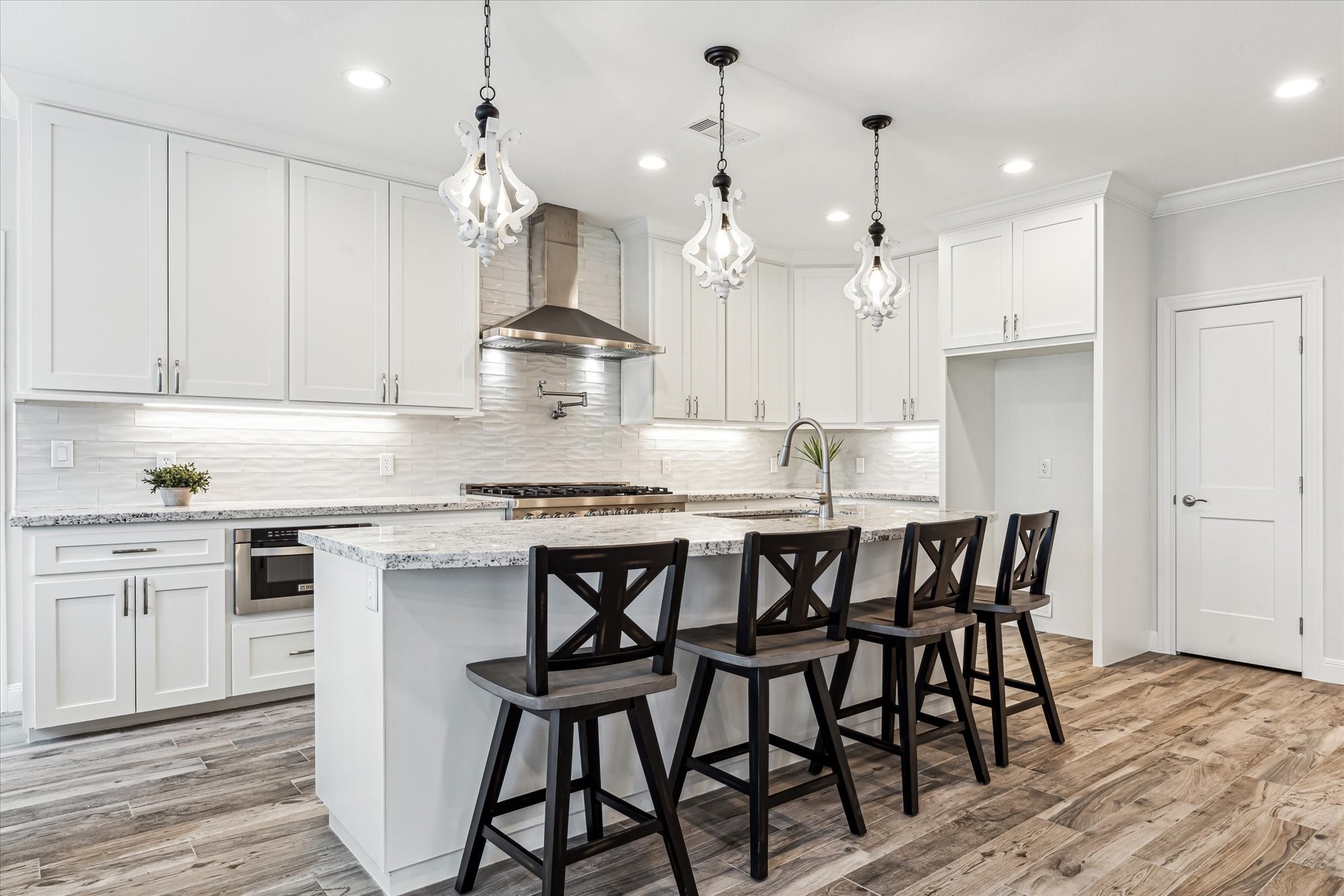 430 Amanda Circle, Tiki Island, TX 77554