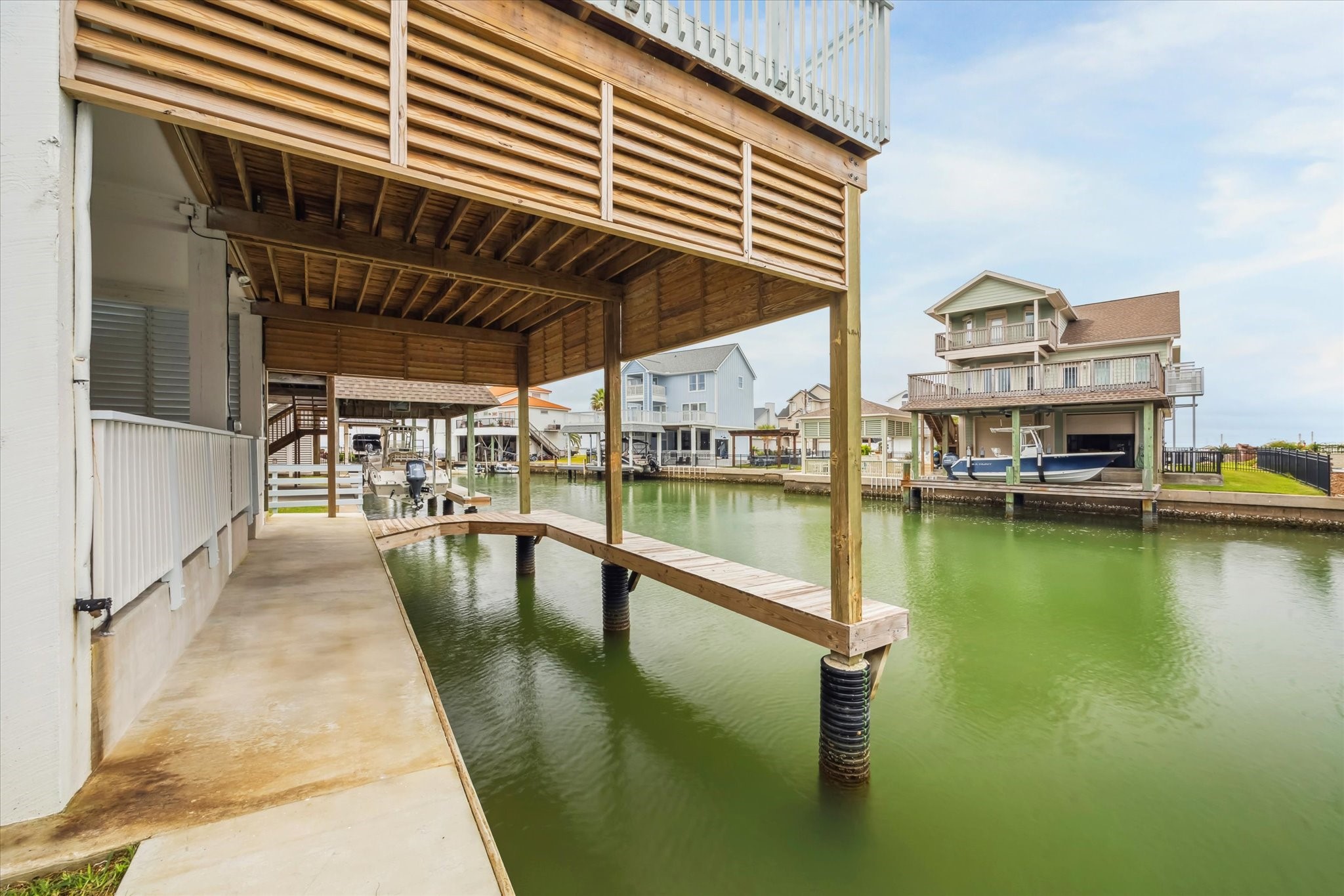 430 Amanda Circle, Tiki Island, TX 77554