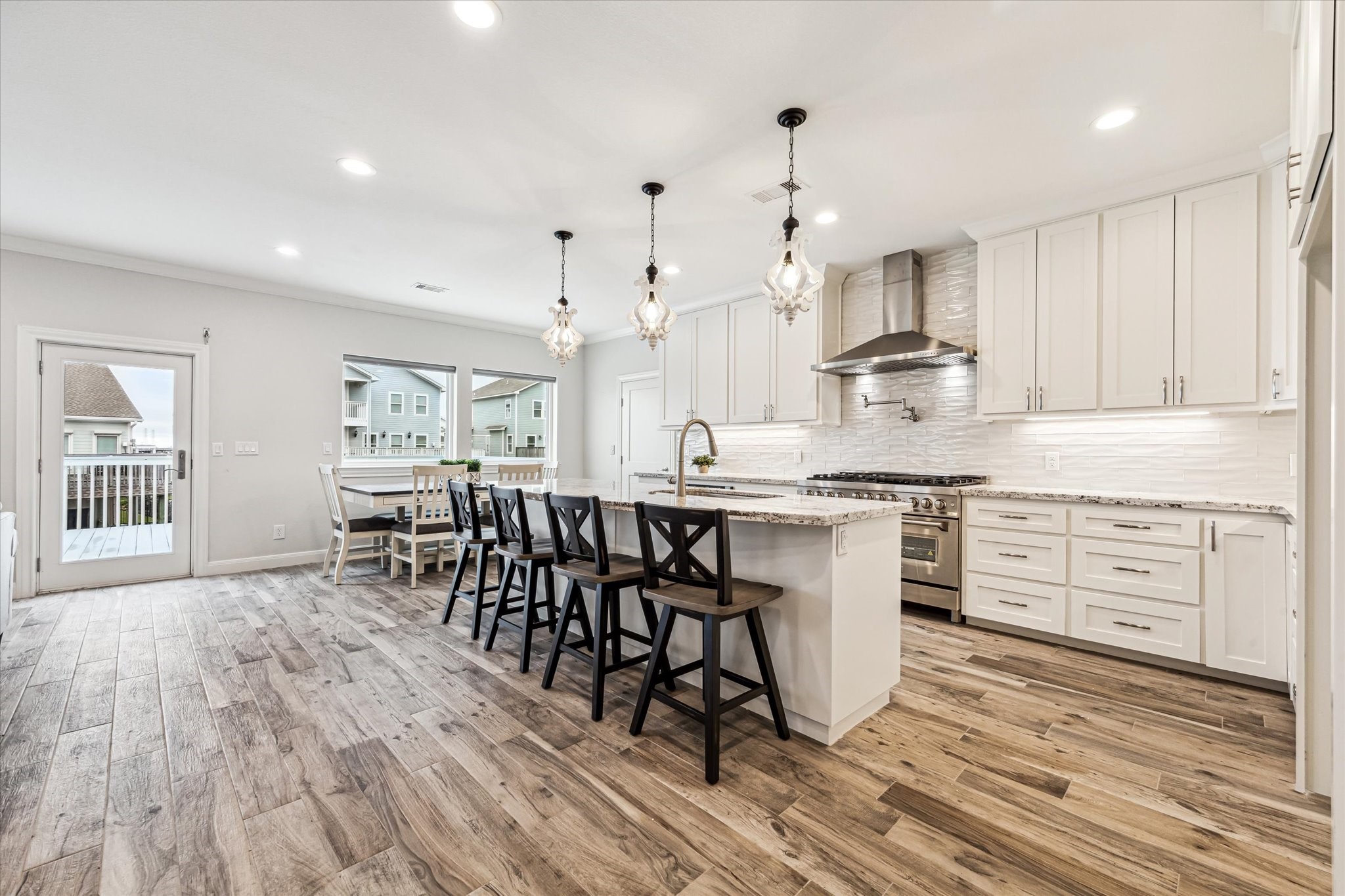 430 Amanda Circle, Tiki Island, TX 77554