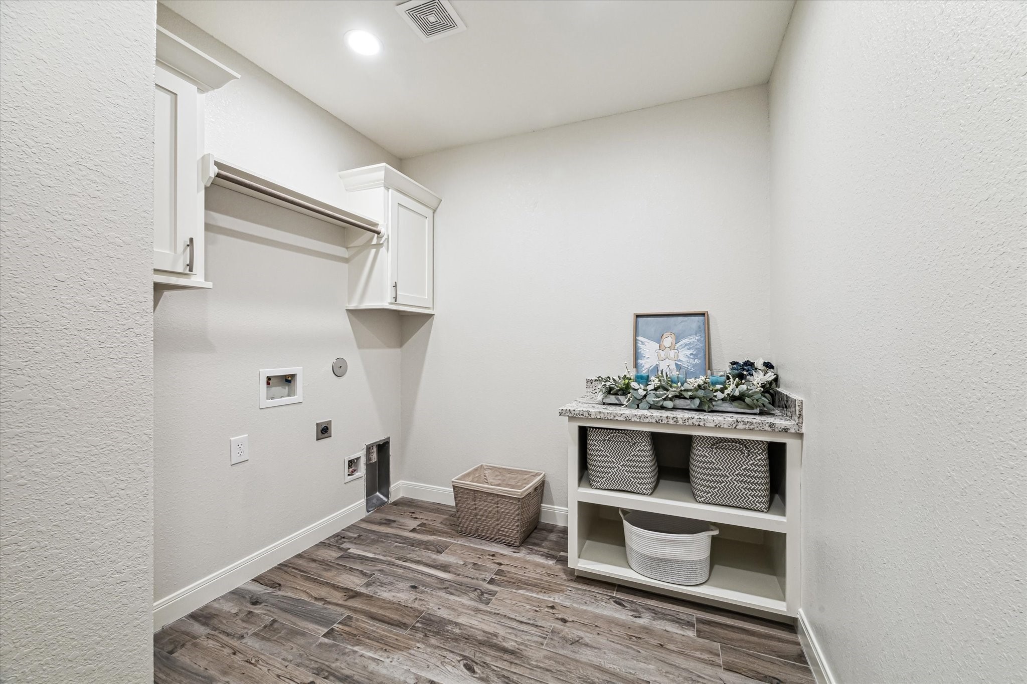 430 Amanda Circle, Tiki Island, TX 77554