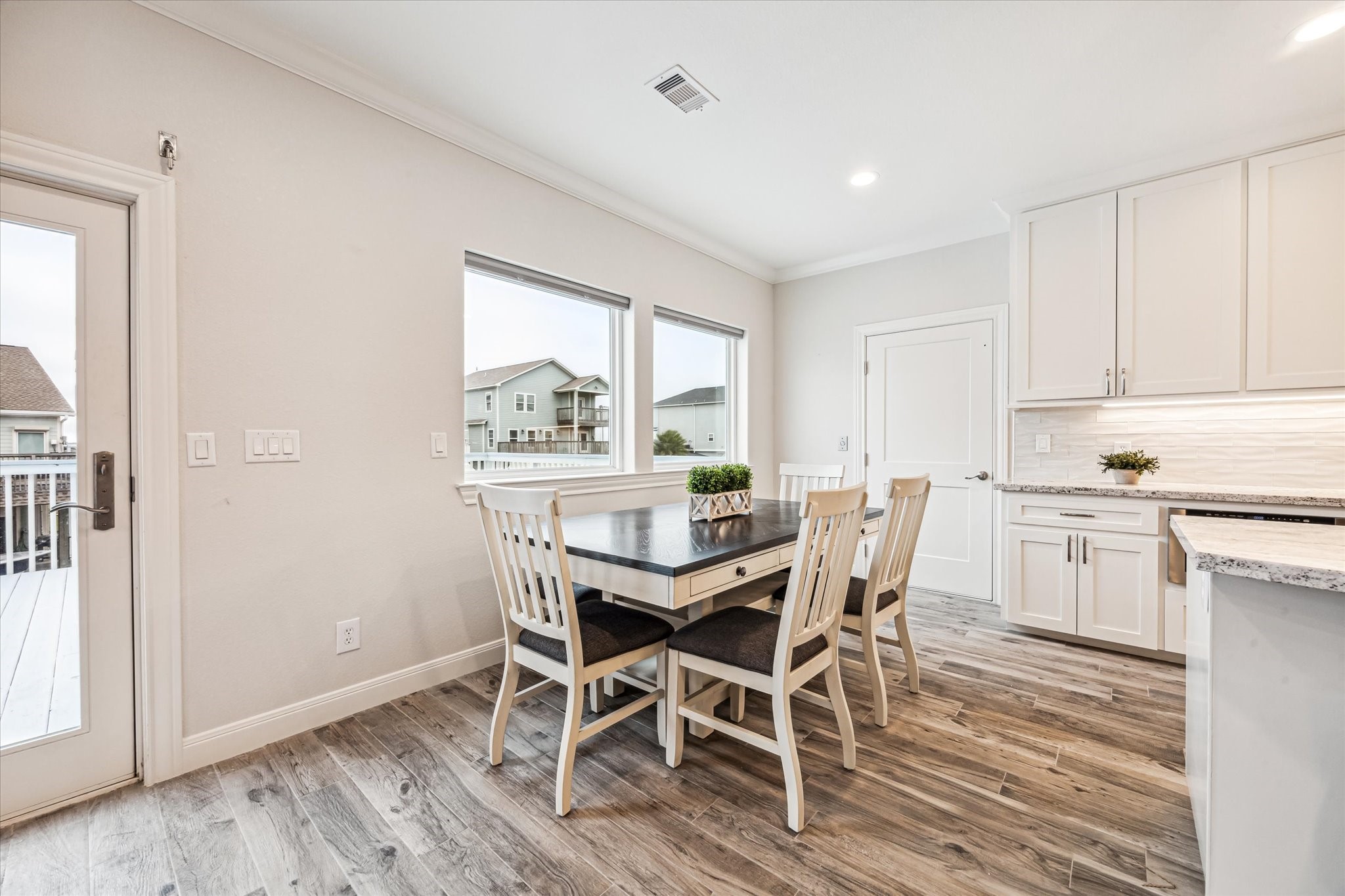 430 Amanda Circle, Tiki Island, TX 77554