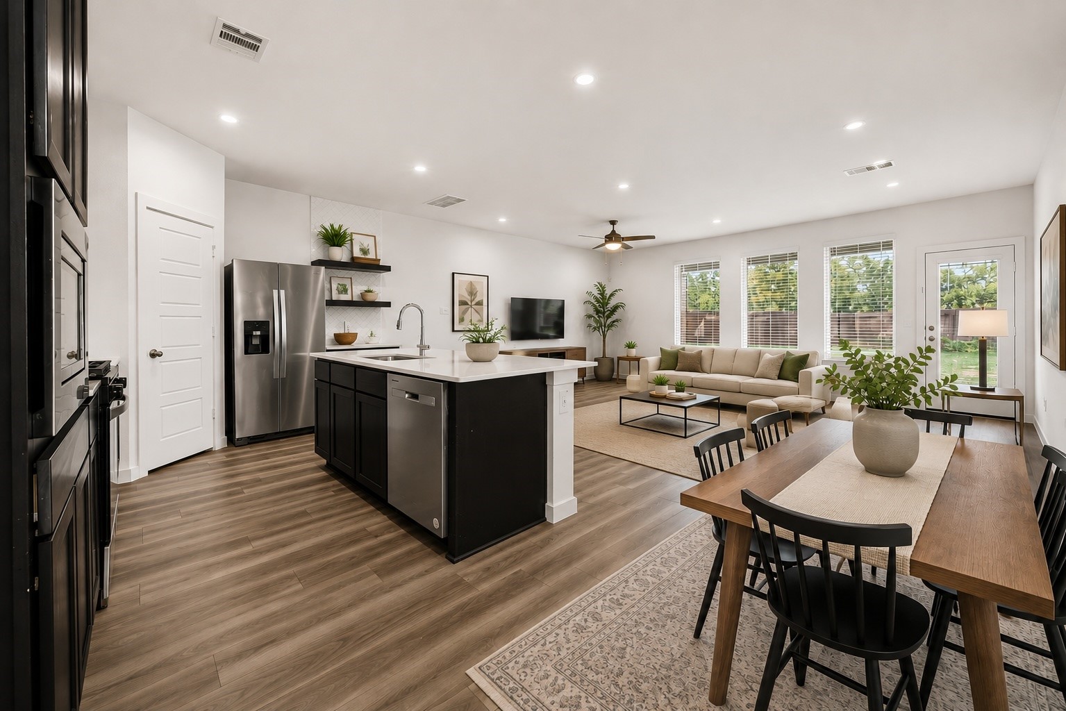 Beutiful open concept, bright and welcoming - Image Virtully staged Beutiful open concept, bright and welcoming - Image Virtully staged