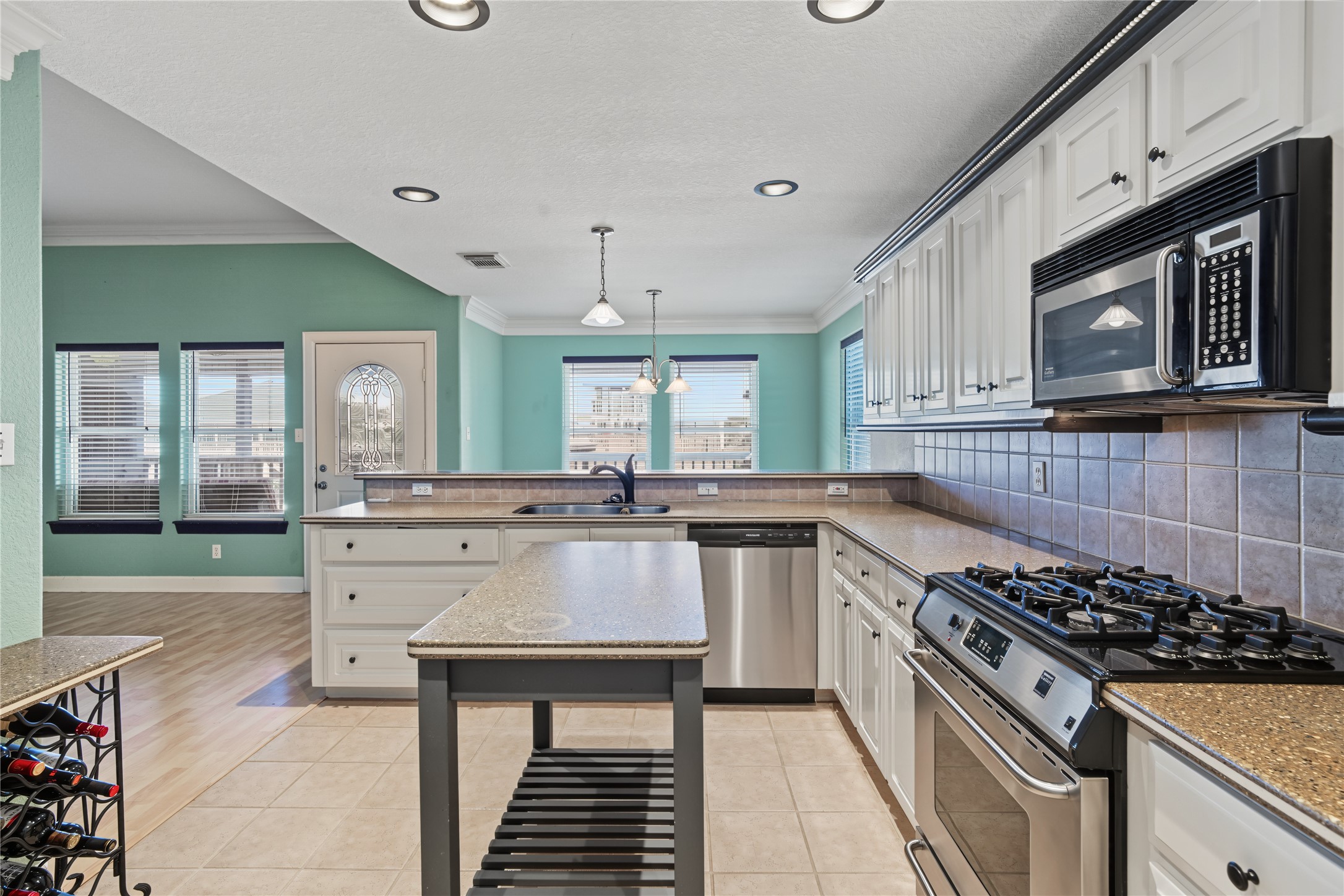49 N Omega Street, La Marque, TX 77568
