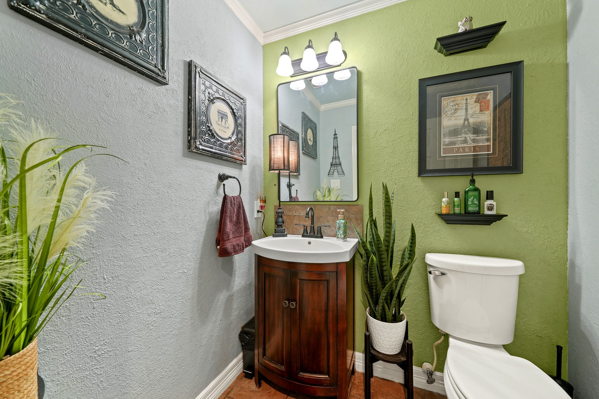 Stylish powder bath.