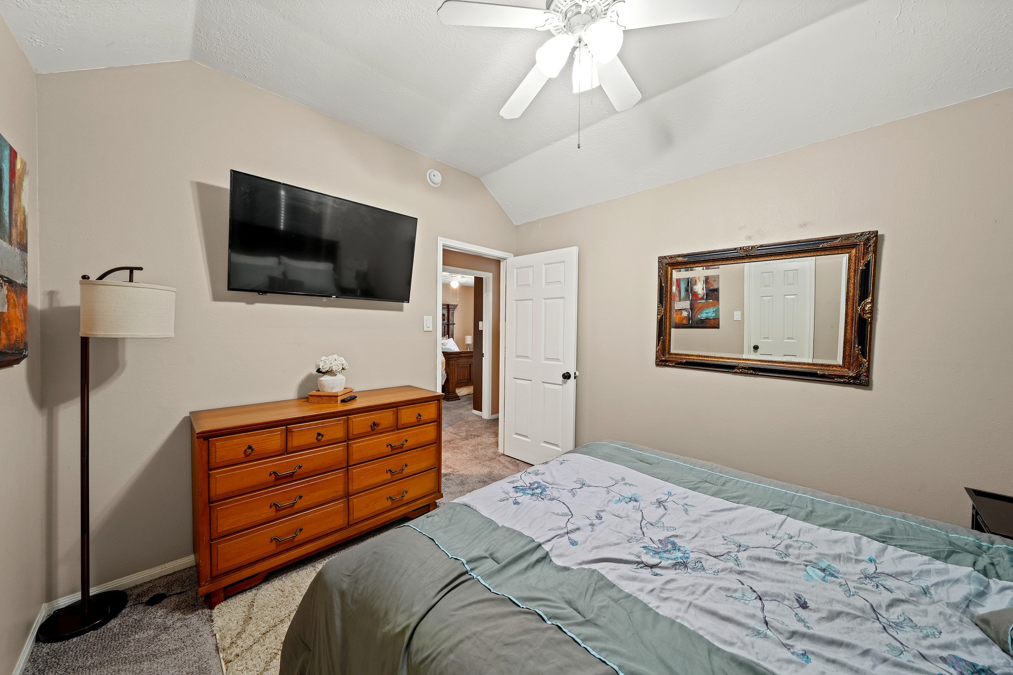 Comfortable secondary bedroom with ample space.