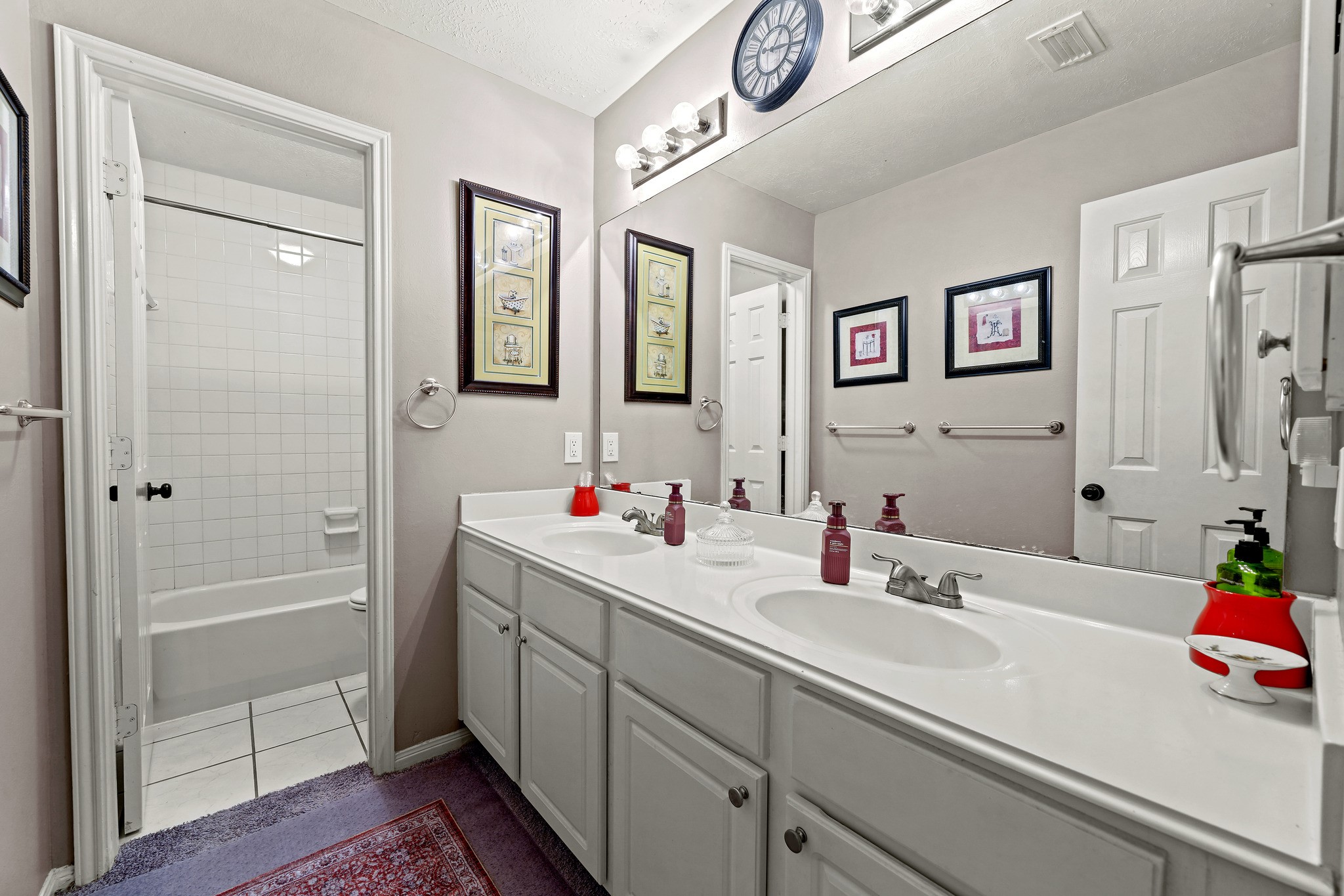 Full bath with tub and shower combo.