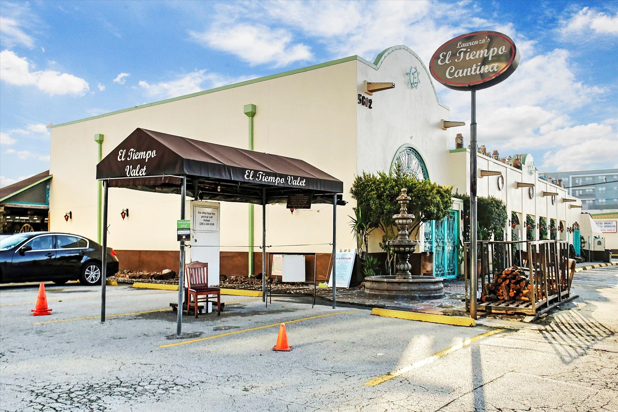 El Tiempo Cantina just minutes away, offering a local favorite for Tex-Mex dining, margaritas, and neighborhood gatherings within the Rice Military and Washington Corridor area.