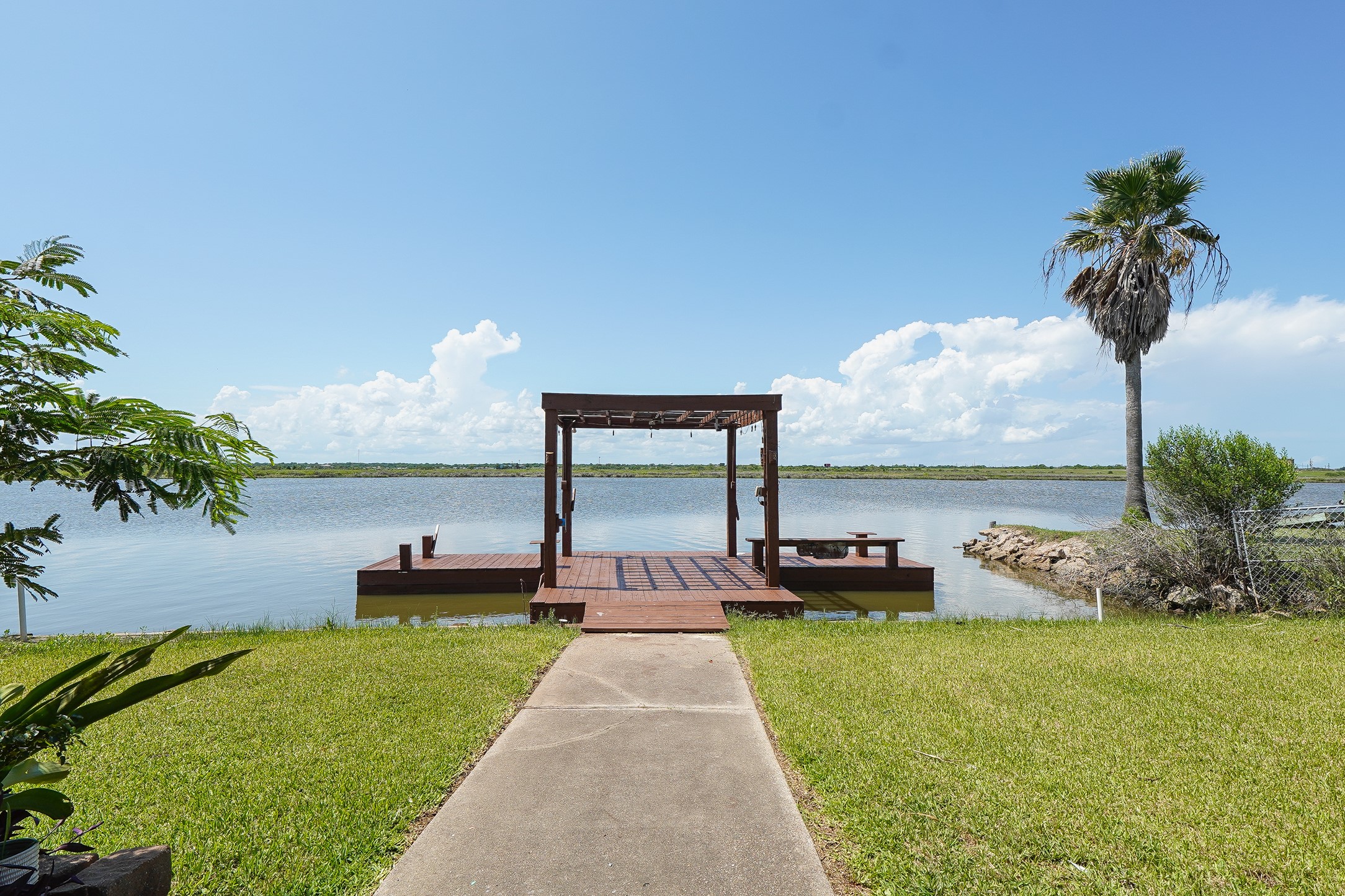4702 Bayou Lane, Hitchcock, TX 77563