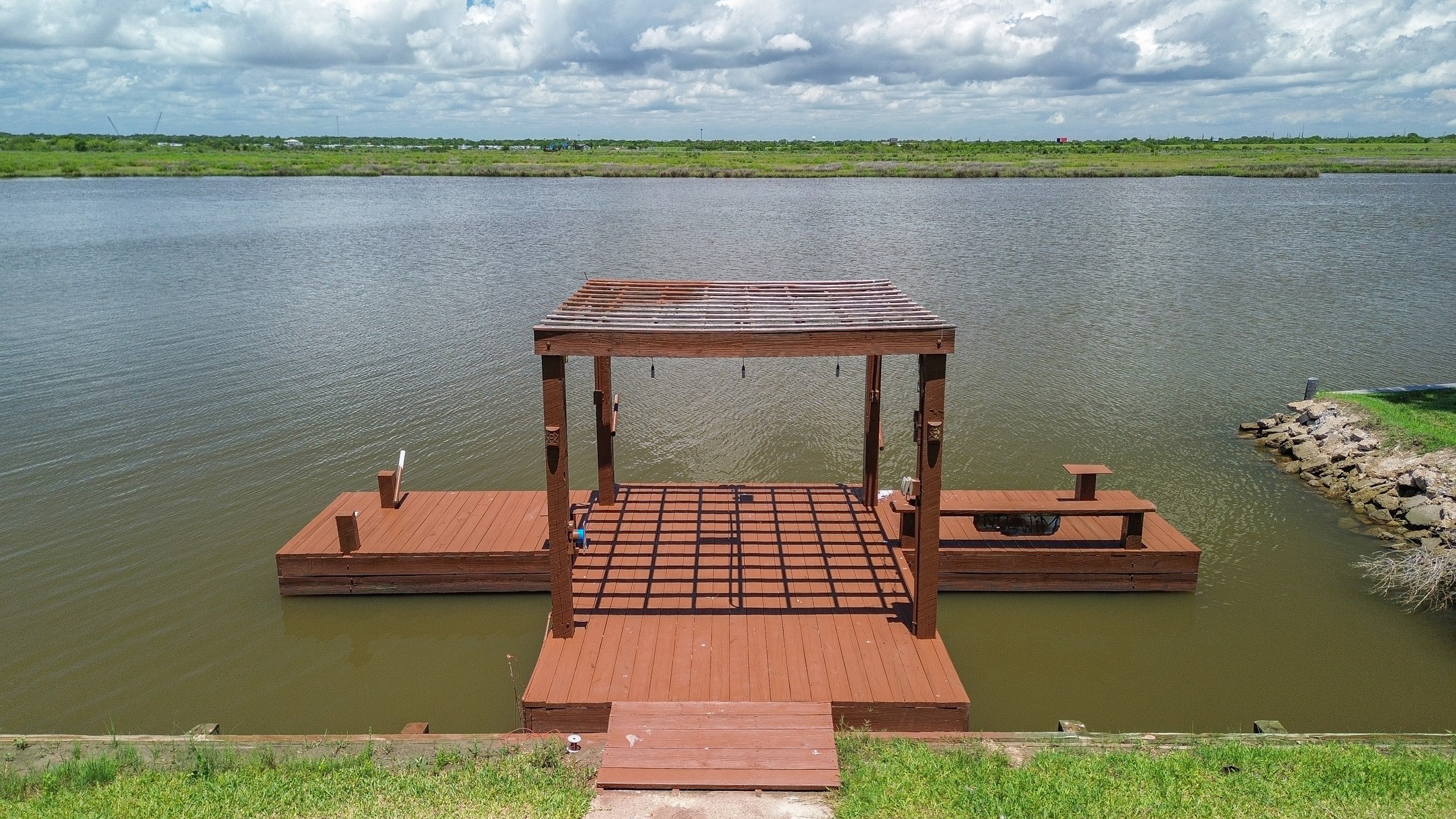 4702 Bayou Lane, Hitchcock, TX 77563