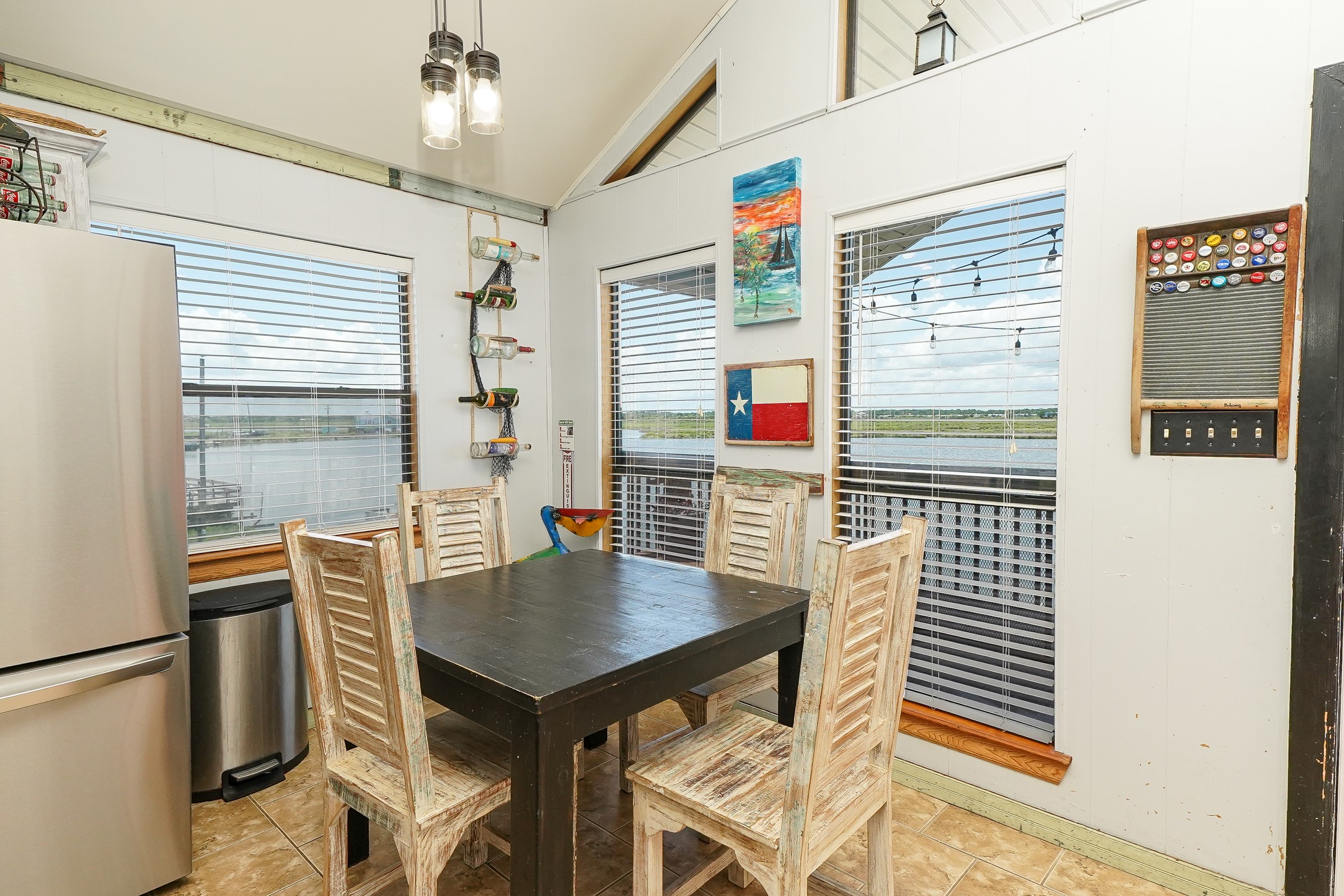 4702 Bayou Lane, Hitchcock, TX 77563