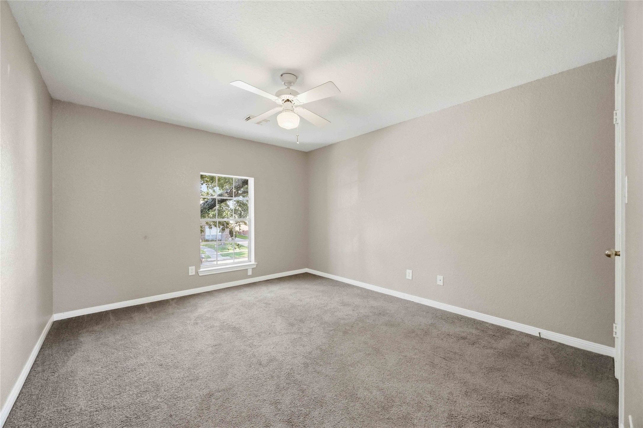 4712 Broadmoor Drive, League City, TX 77573